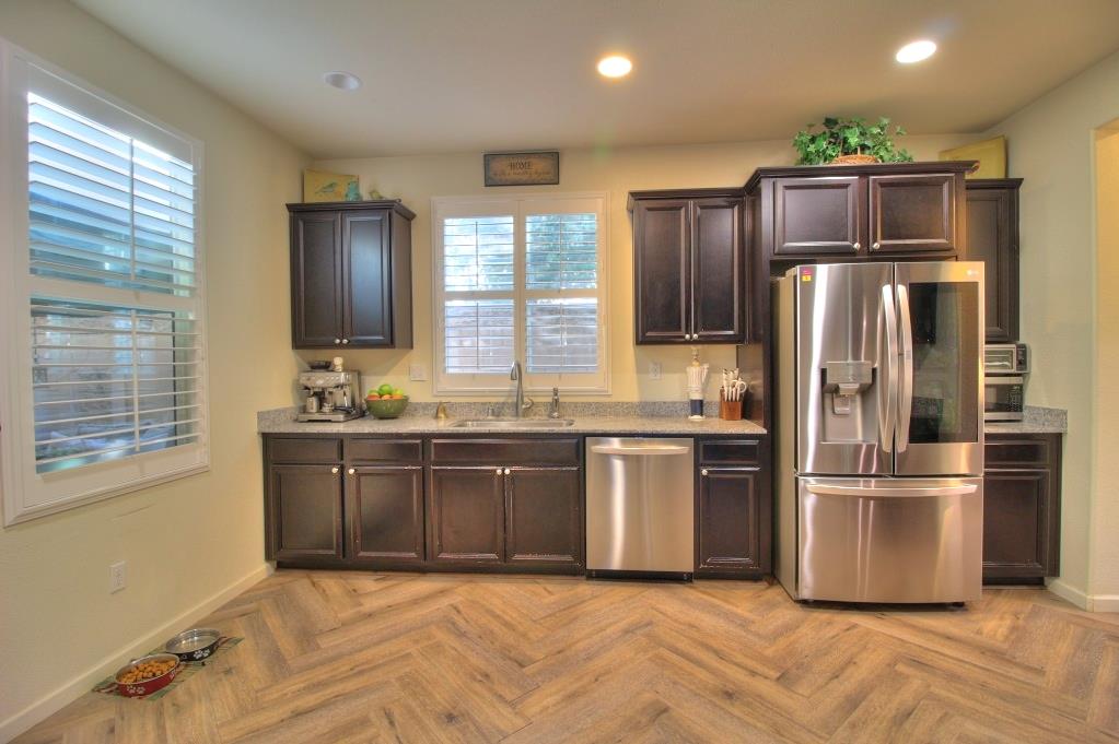 2204 Gallery Dr, Riverbank, CA 95367