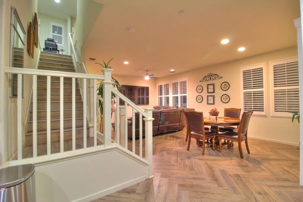 2204 Gallery Dr, Riverbank, CA 95367