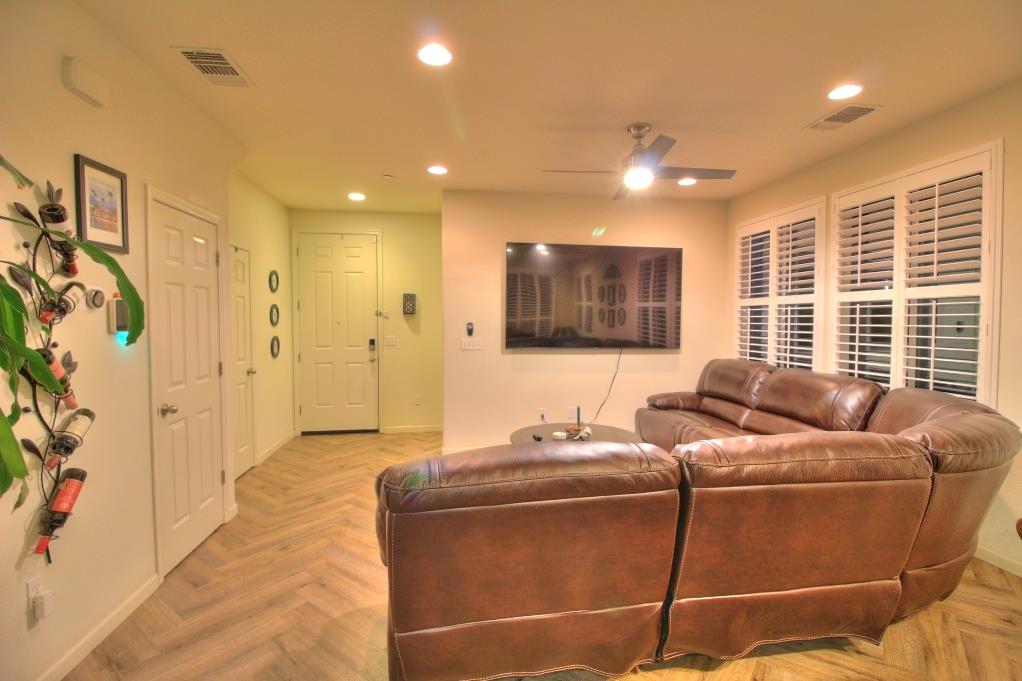 2204 Gallery Dr, Riverbank, CA 95367