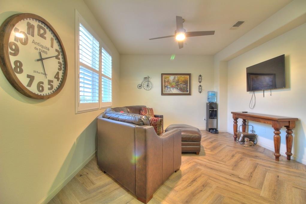 2204 Gallery Dr, Riverbank, CA 95367