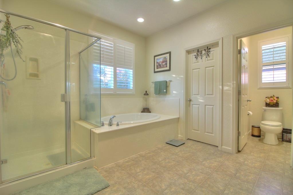 2204 Gallery Dr, Riverbank, CA 95367