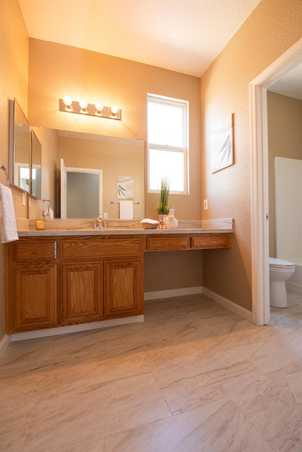 1992 Valenzuela Ct, Manteca, CA 95336