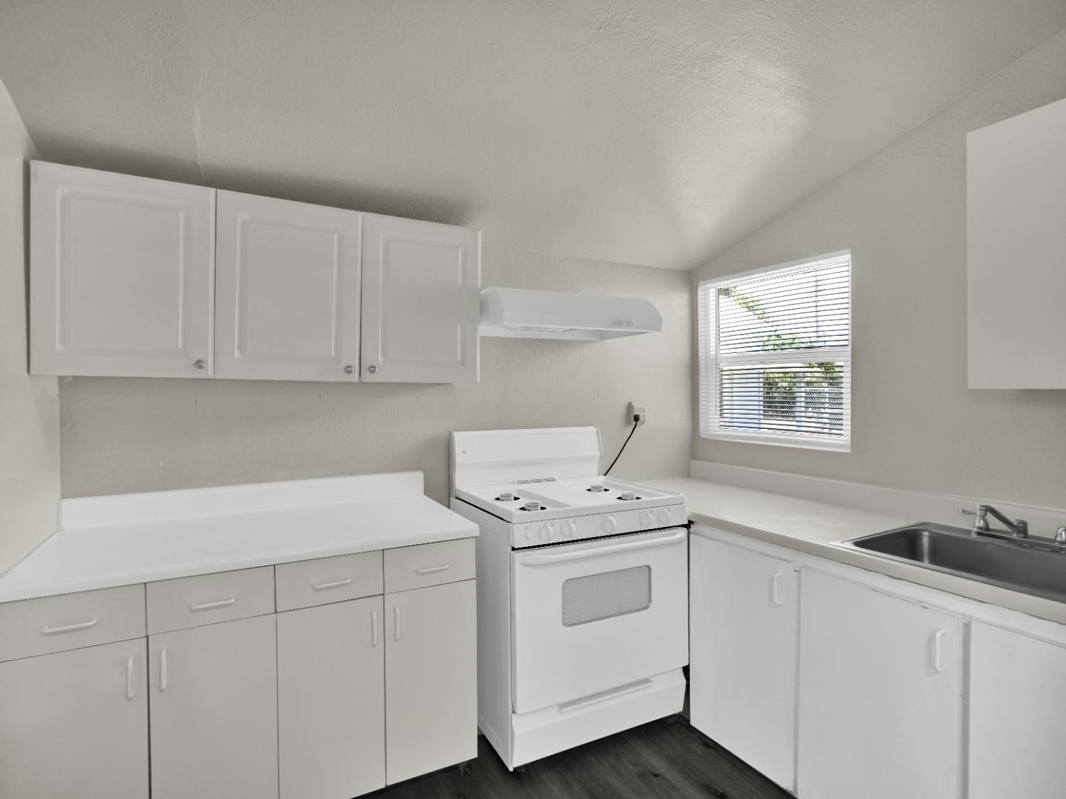 613 615 14th St, Modesto, CA 95354