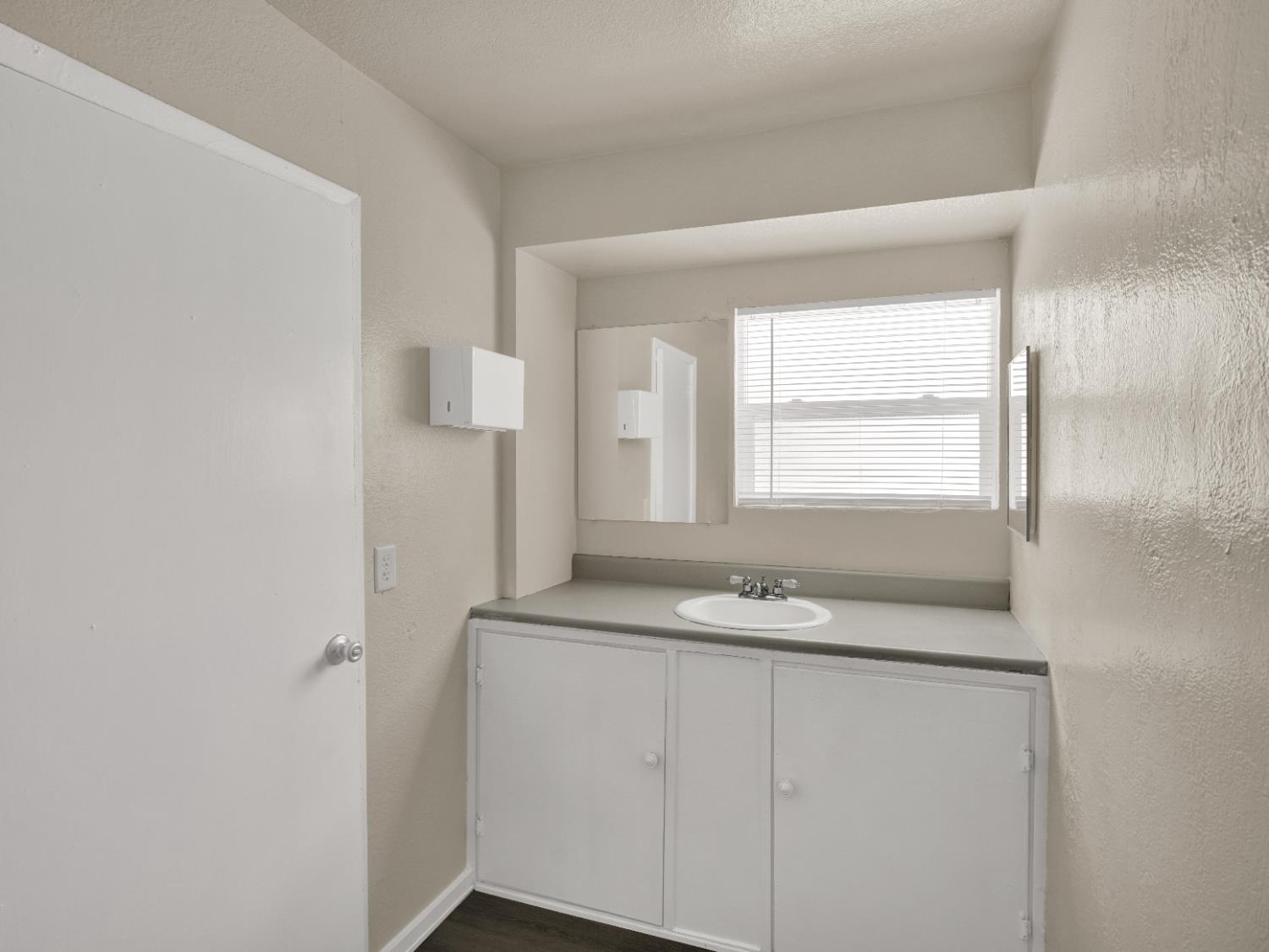 613 615 14th St, Modesto, CA 95354