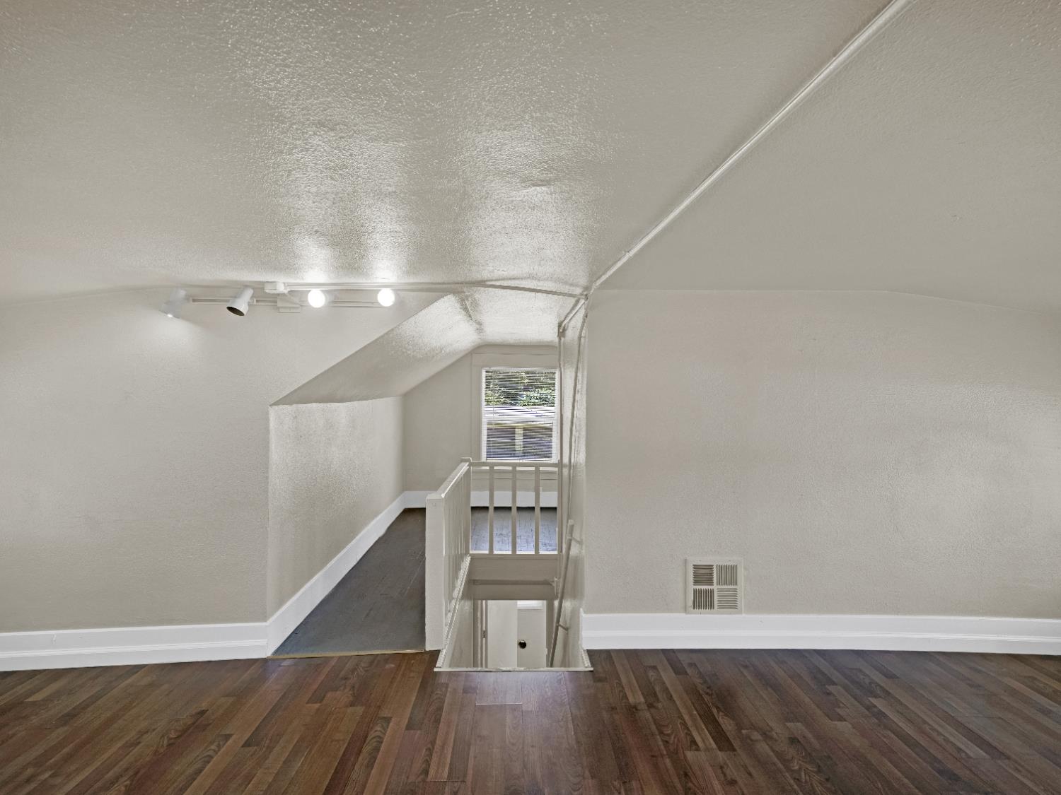 613 615 14th St, Modesto, CA 95354