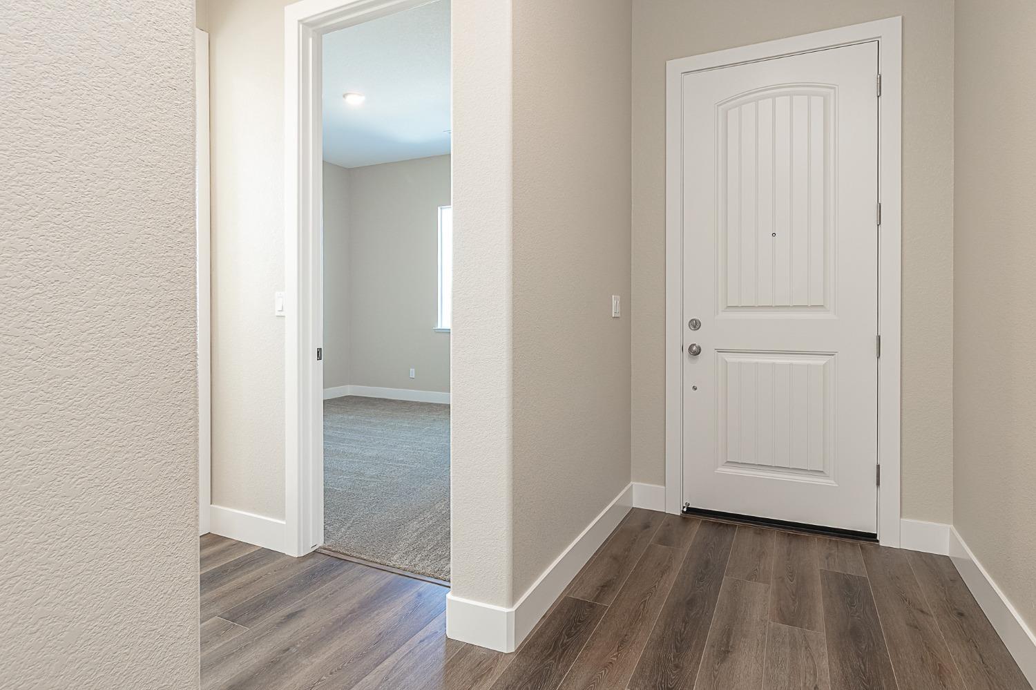 901 Meadowlands Dr, Oakdale, CA 95361