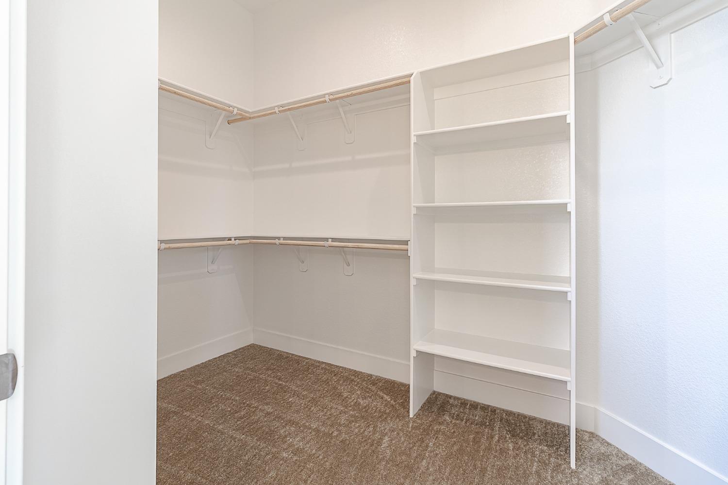 901 Meadowlands Dr, Oakdale, CA 95361