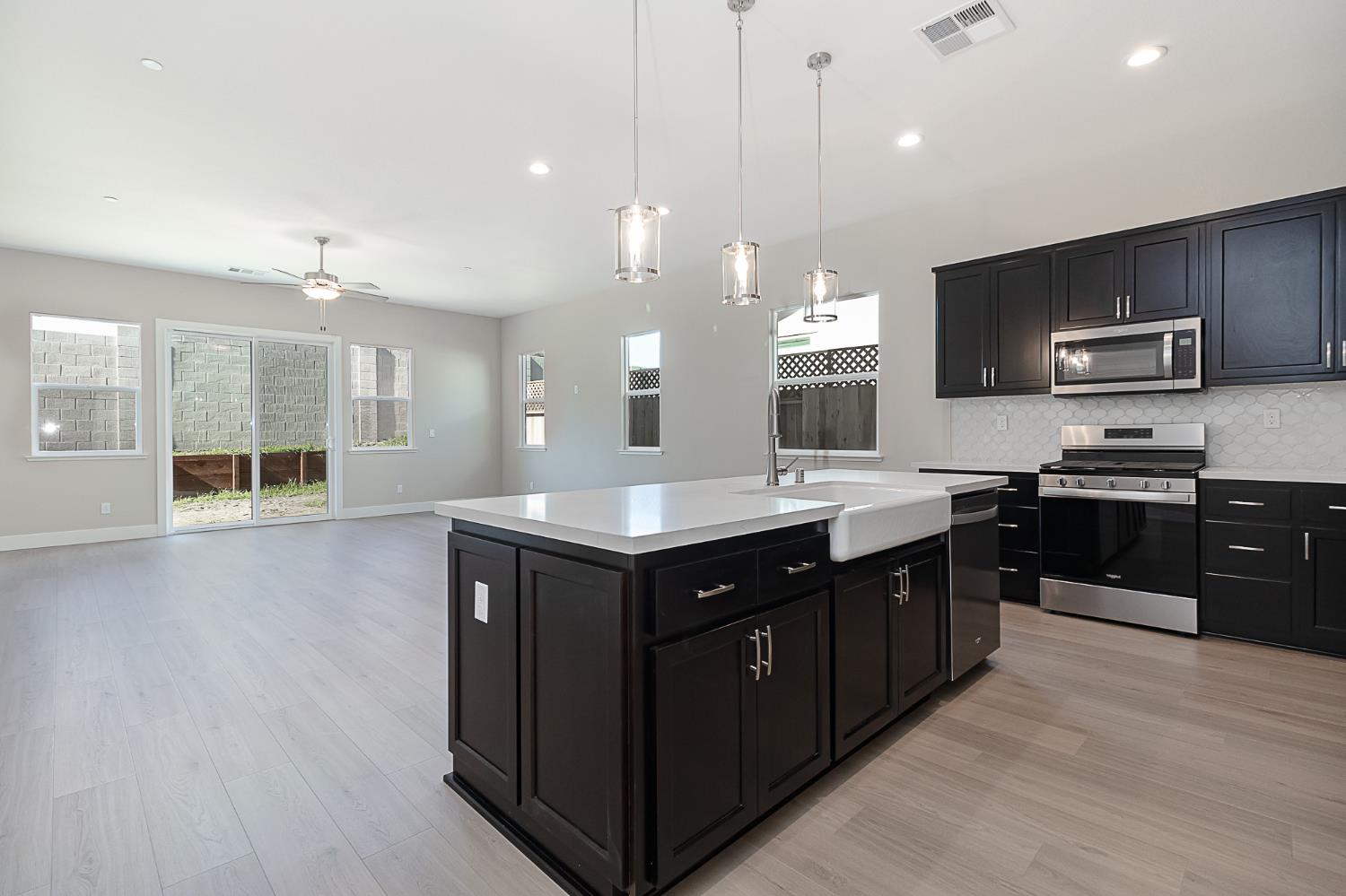 886 Ranchland Way, Oakdale, CA 95361