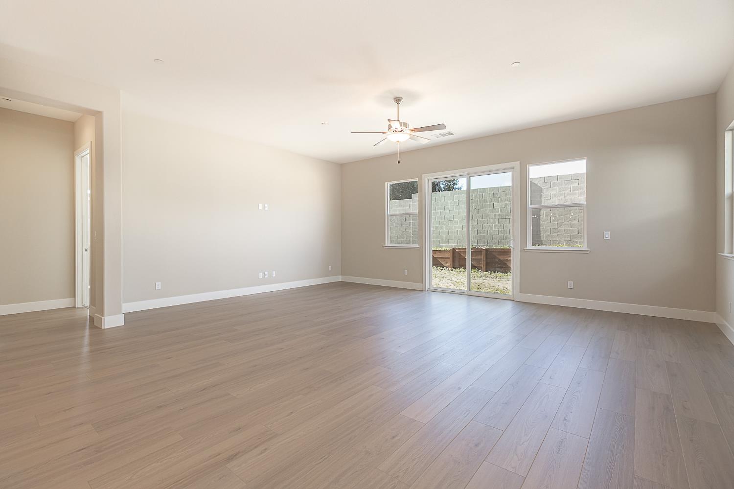 886 Ranchland Way, Oakdale, CA 95361