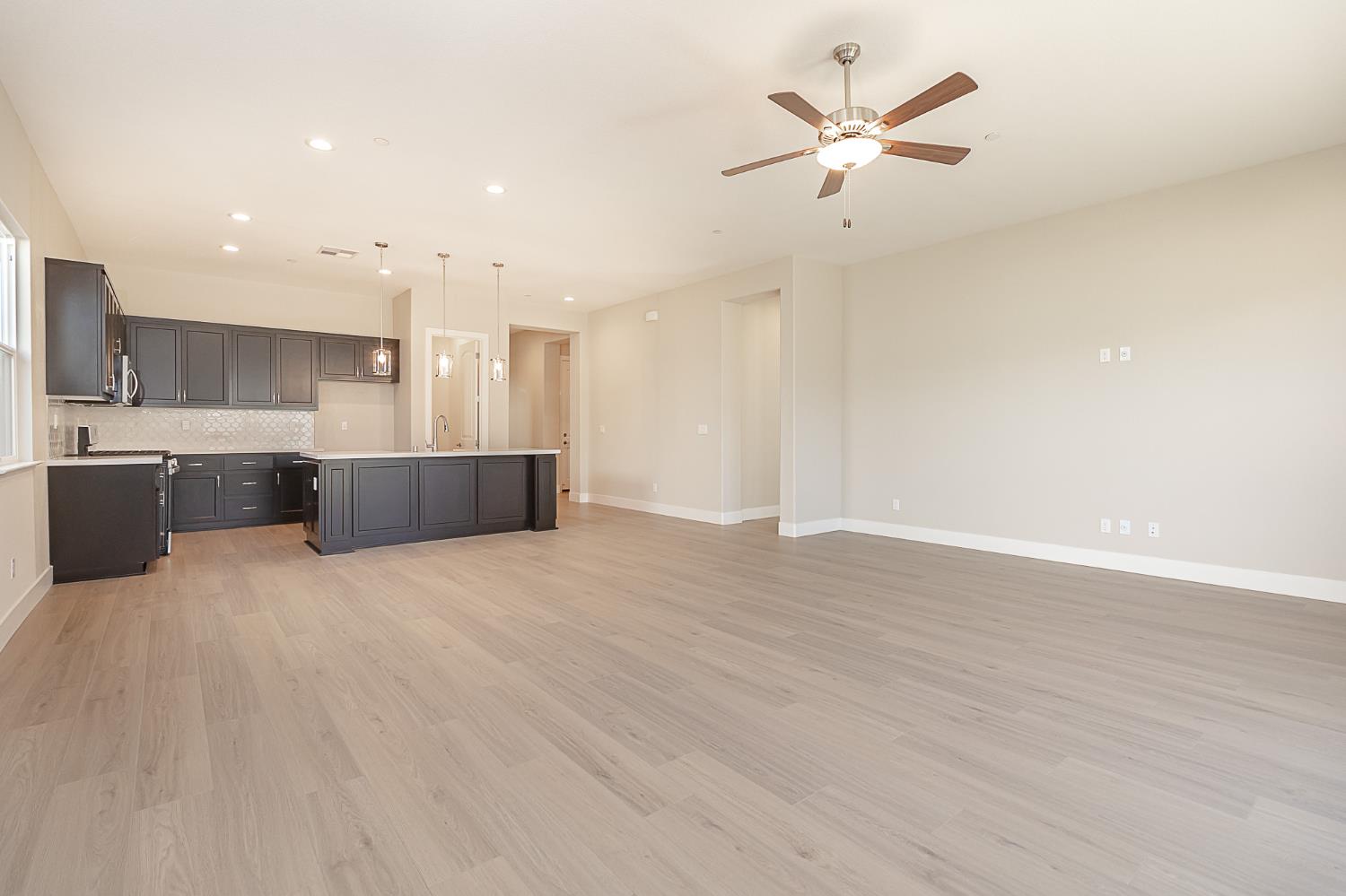 886 Ranchland Way, Oakdale, CA 95361