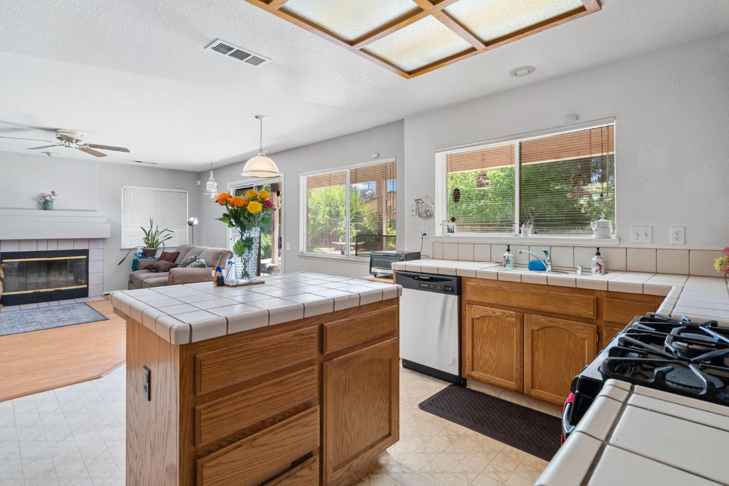 1712 Patton Dr, Modesto, CA 95356