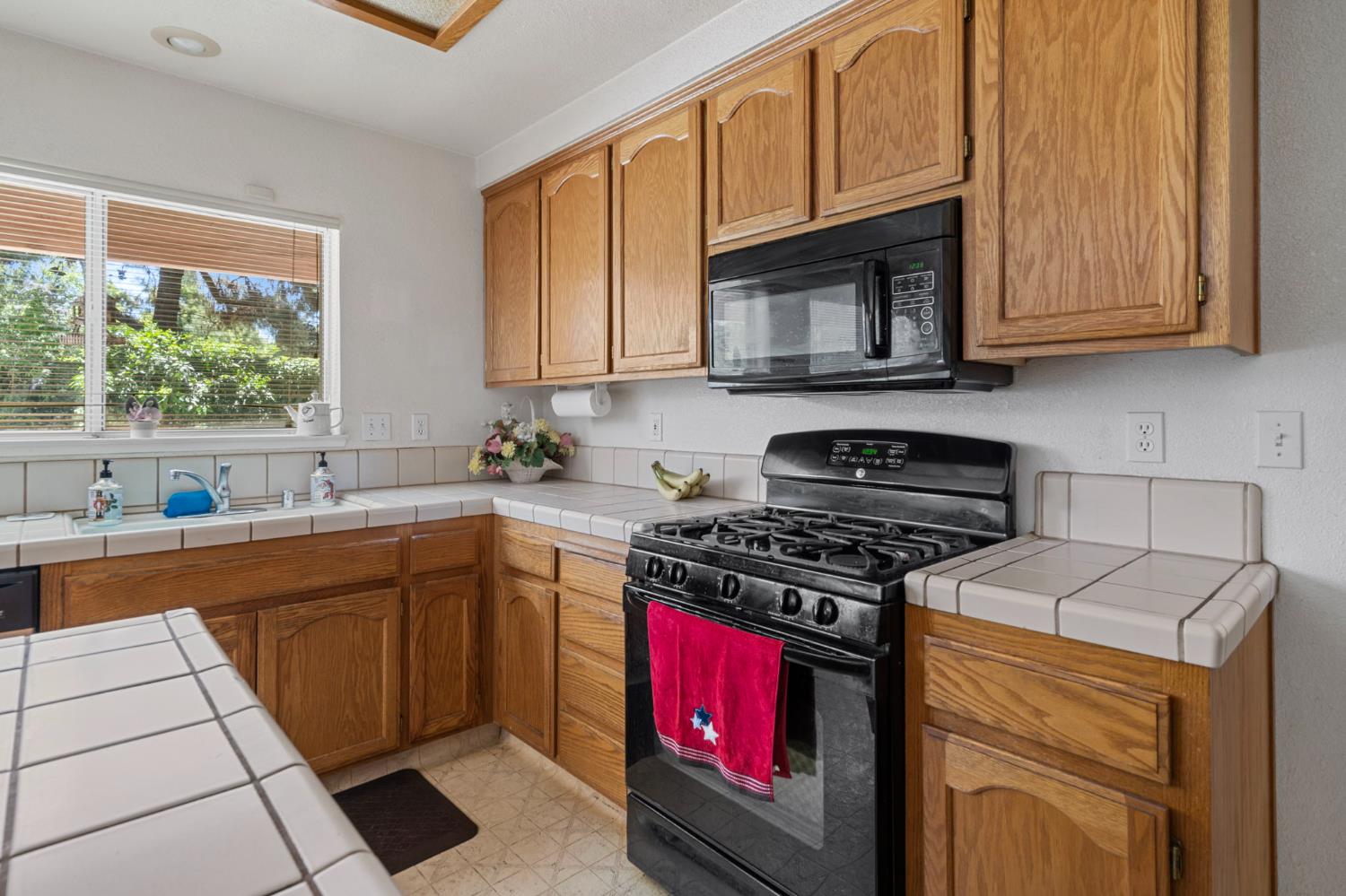 1712 Patton Dr, Modesto, CA 95356