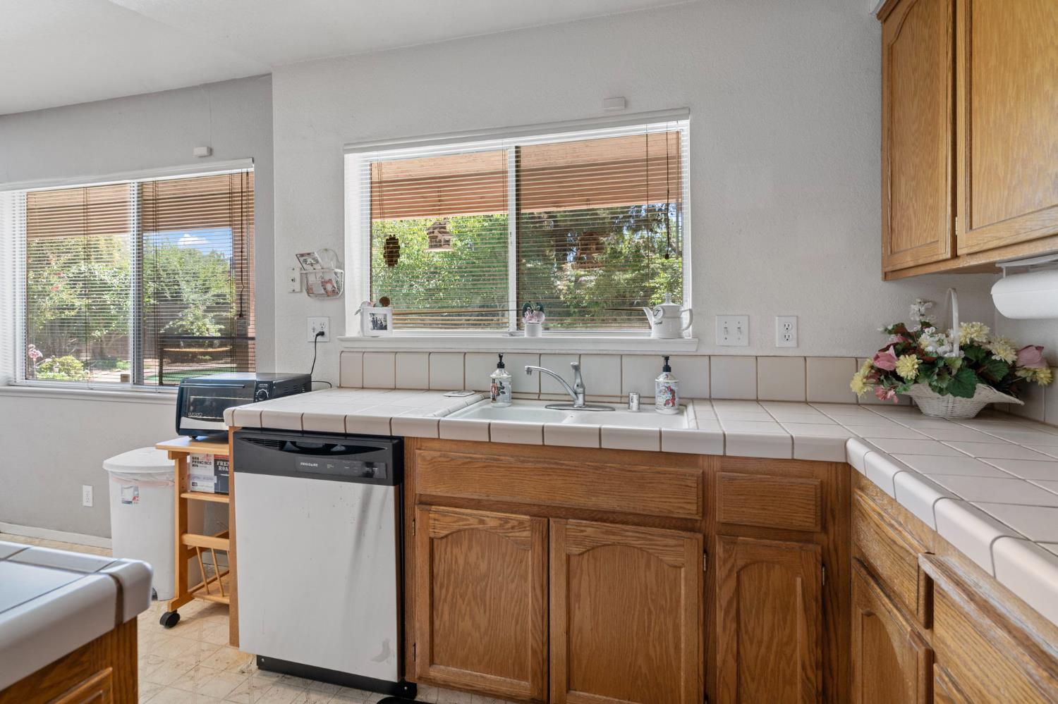 1712 Patton Dr, Modesto, CA 95356