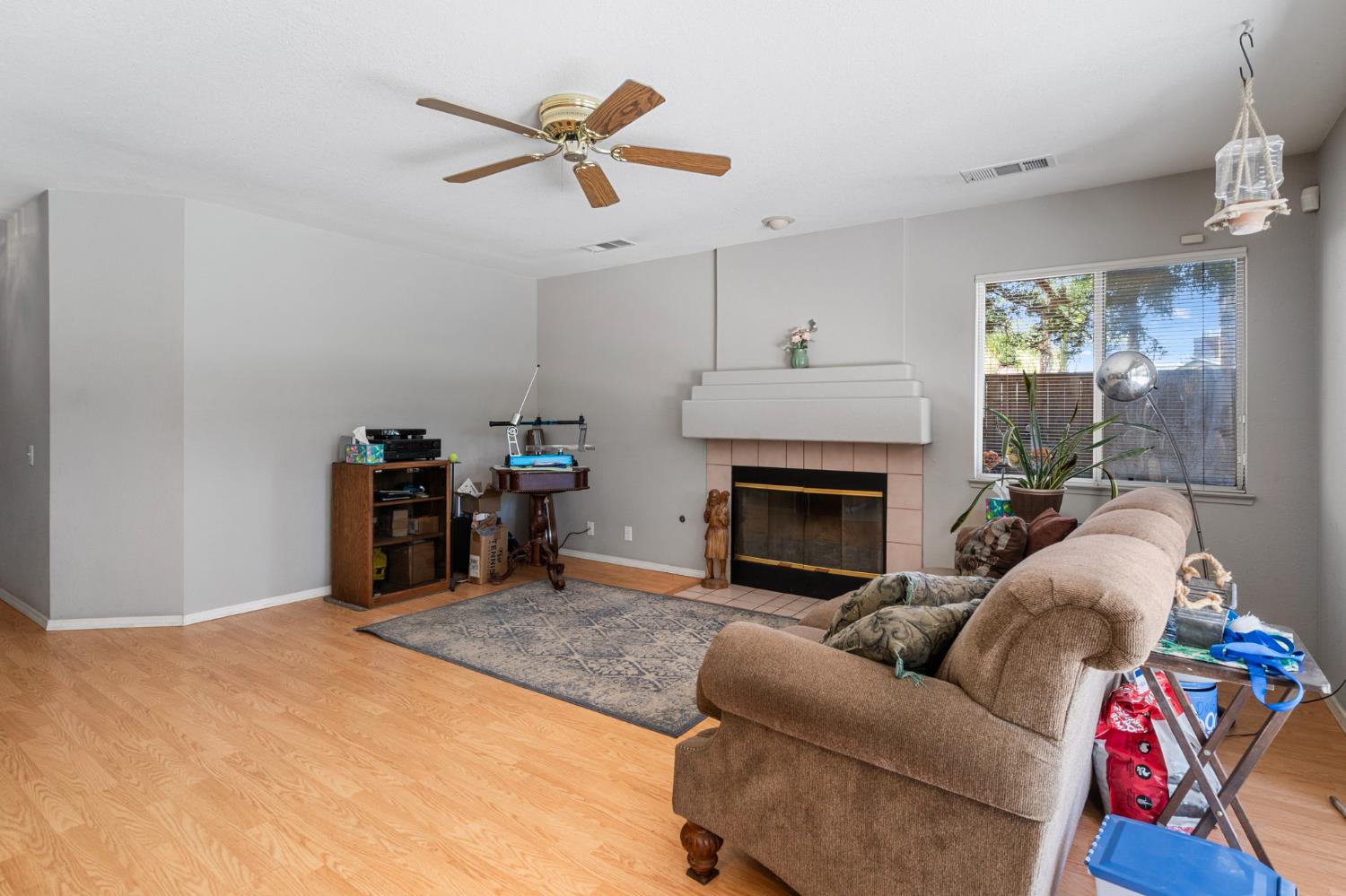 1712 Patton Dr, Modesto, CA 95356