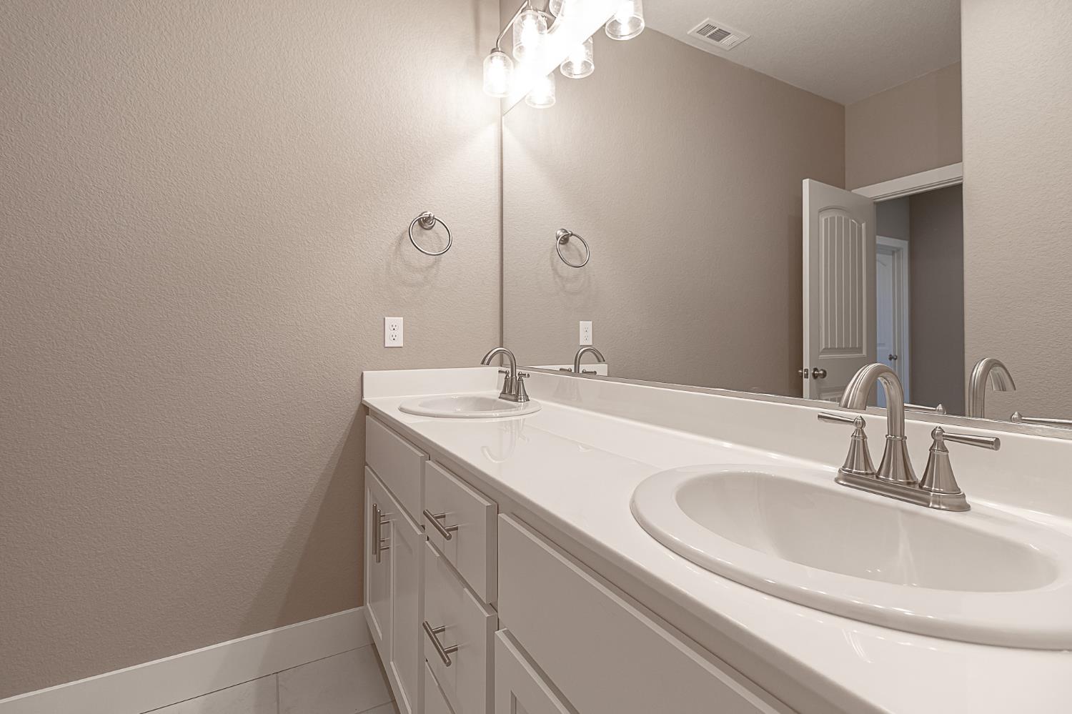 1310 Veteran St, Manteca, CA 95337