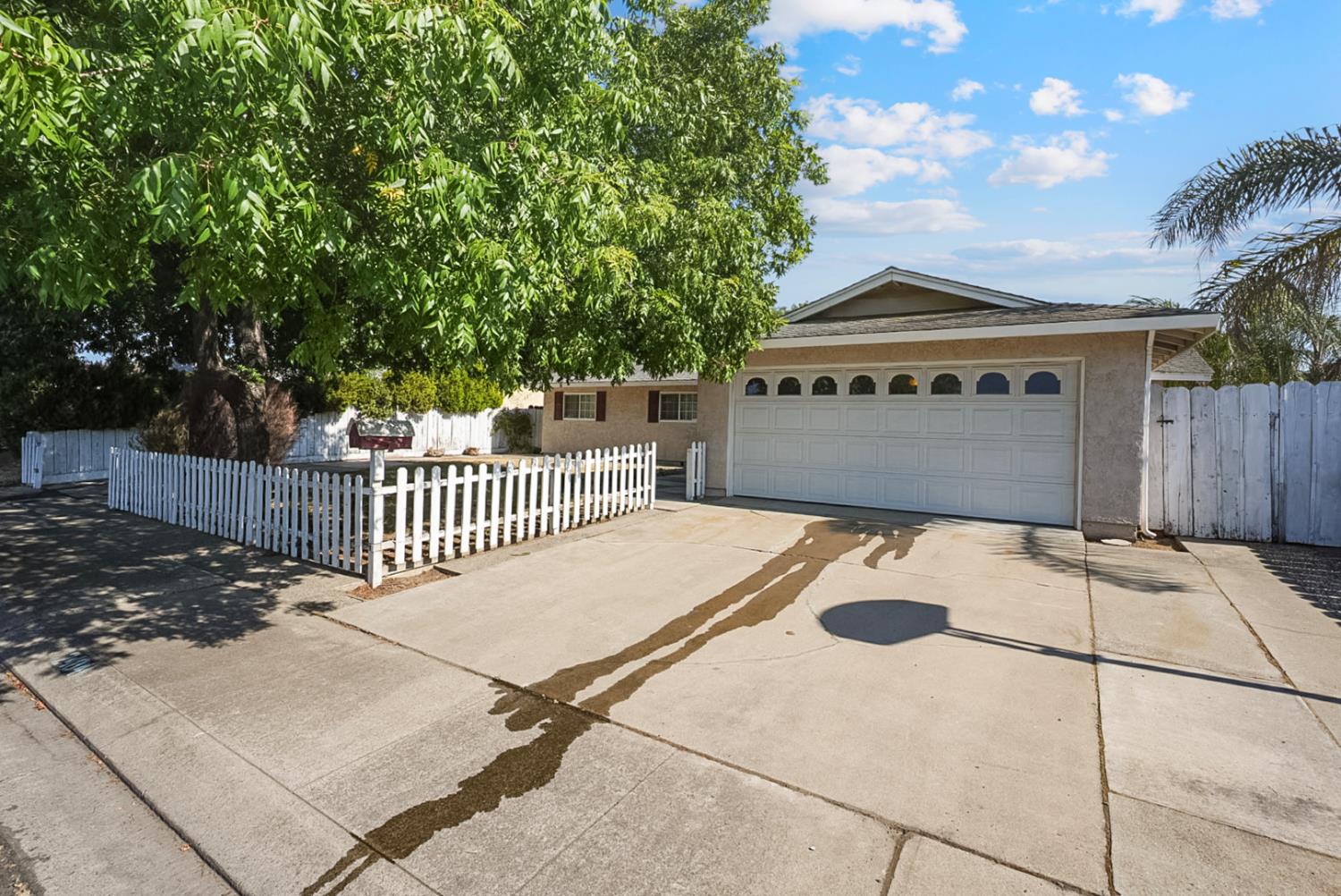 2404 Edmunds Ave, Modesto, CA 95350