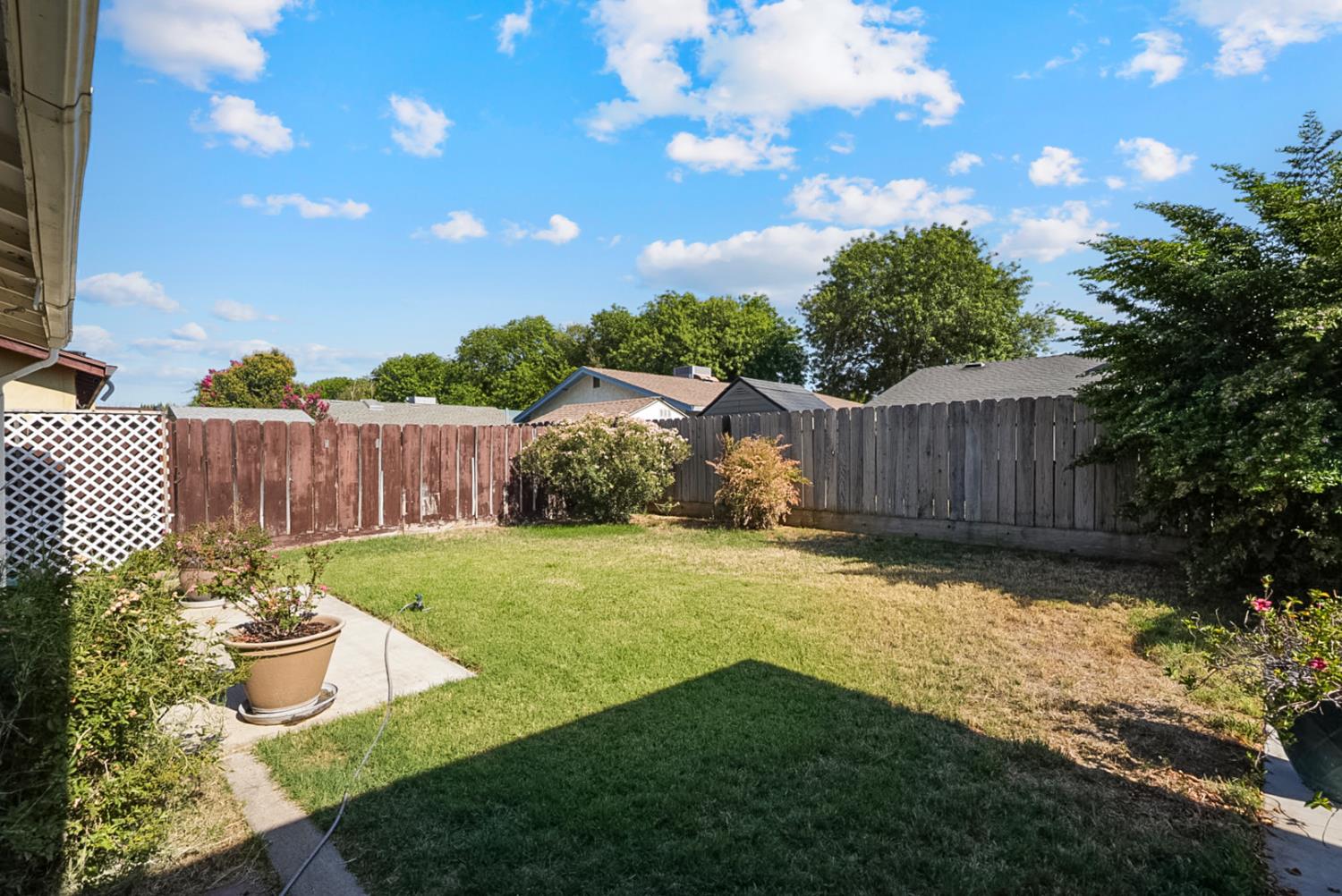 2404 Edmunds Ave, Modesto, CA 95350