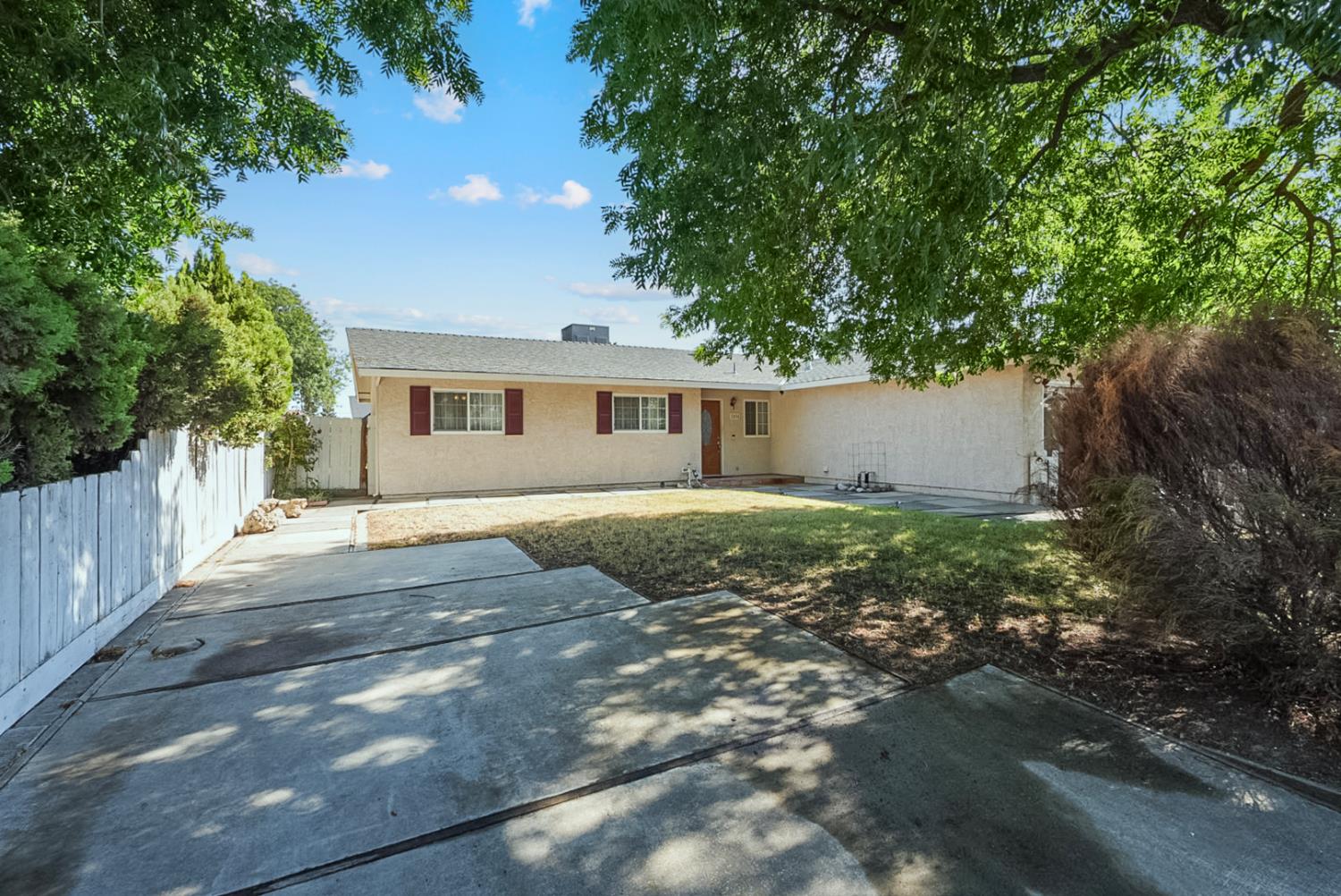 2404 Edmunds Ave, Modesto, CA 95350