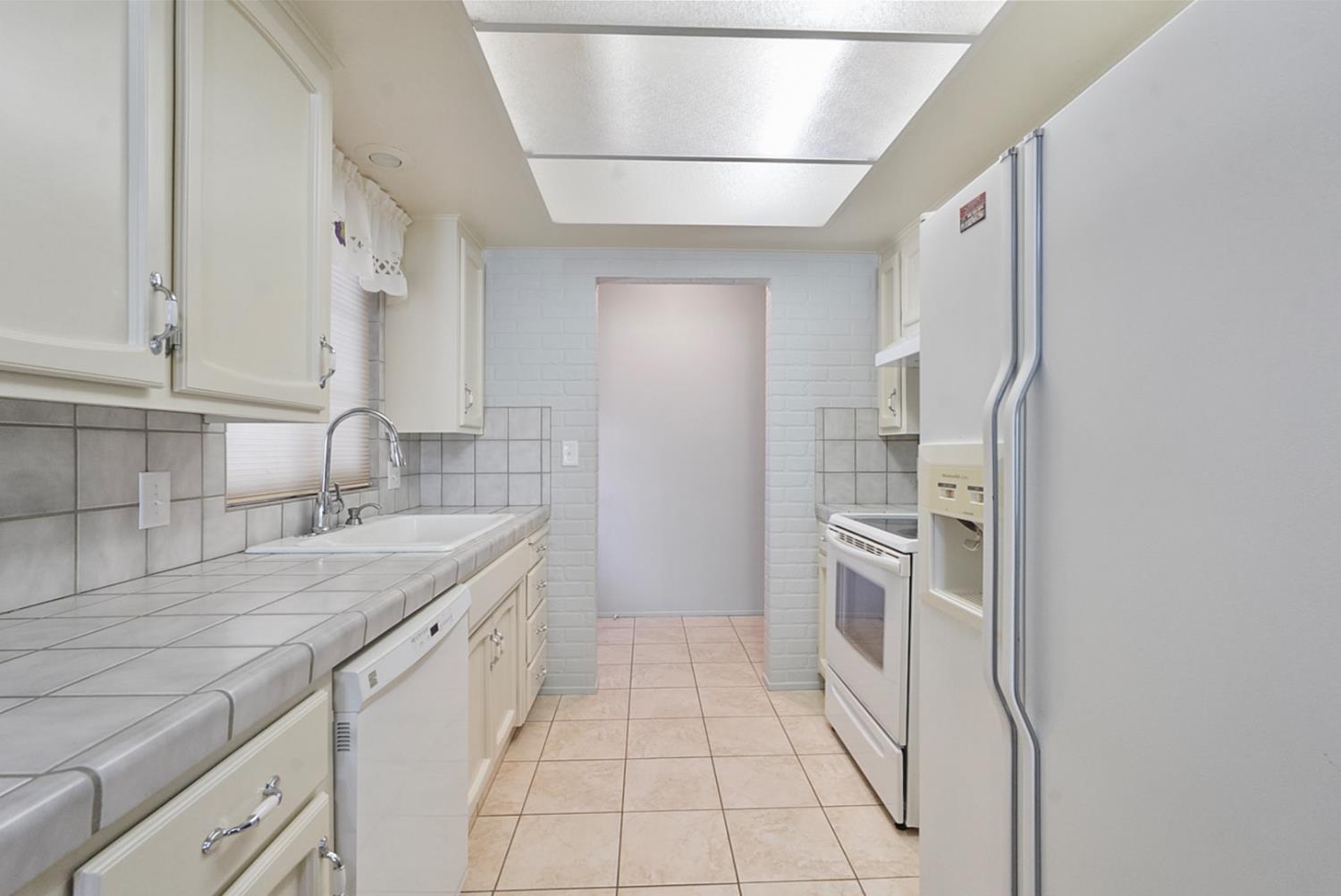 2404 Edmunds Ave, Modesto, CA 95350