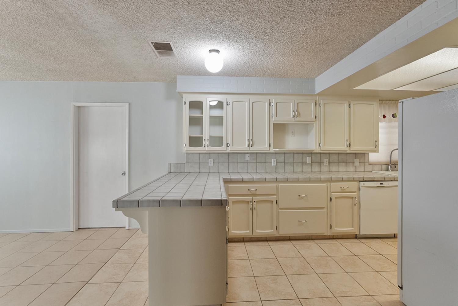 2404 Edmunds Ave, Modesto, CA 95350