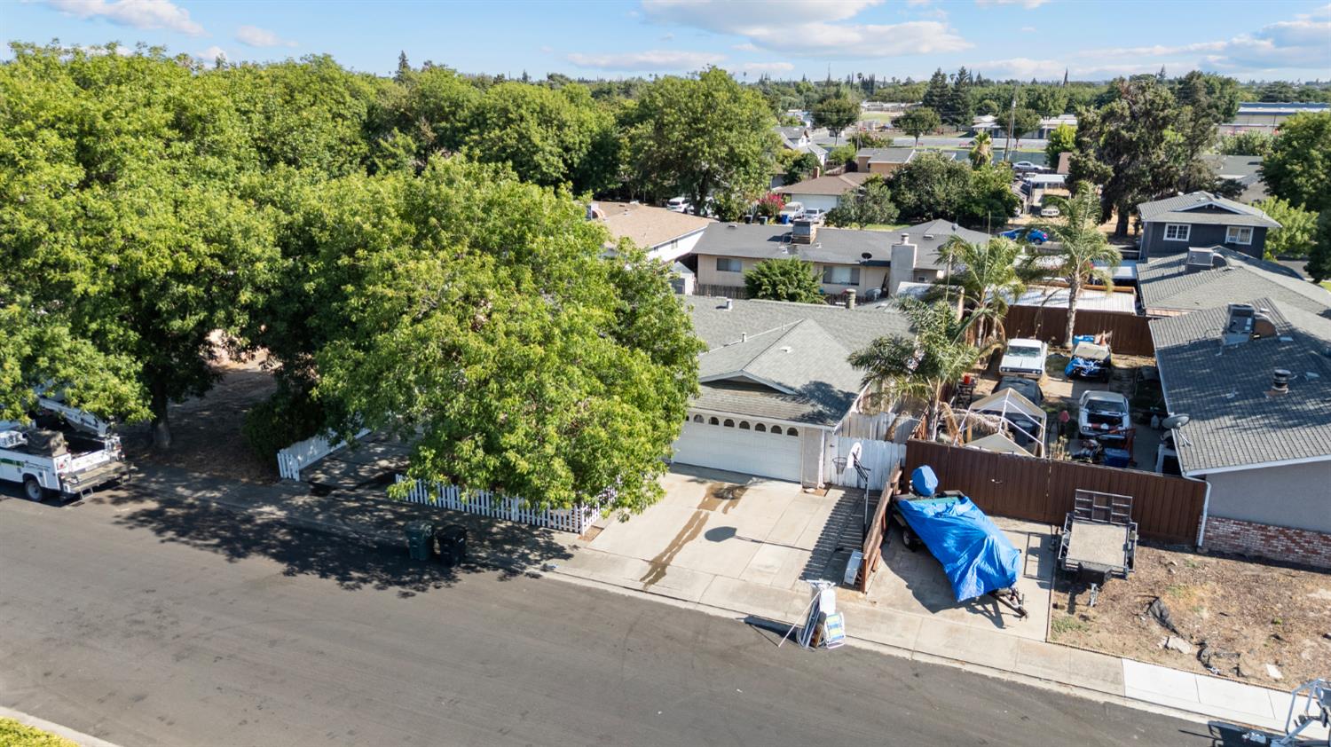 2404 Edmunds Ave, Modesto, CA 95350