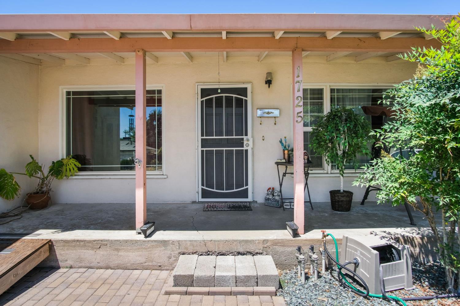 1725 Bronson Ave, Modesto, CA 95350