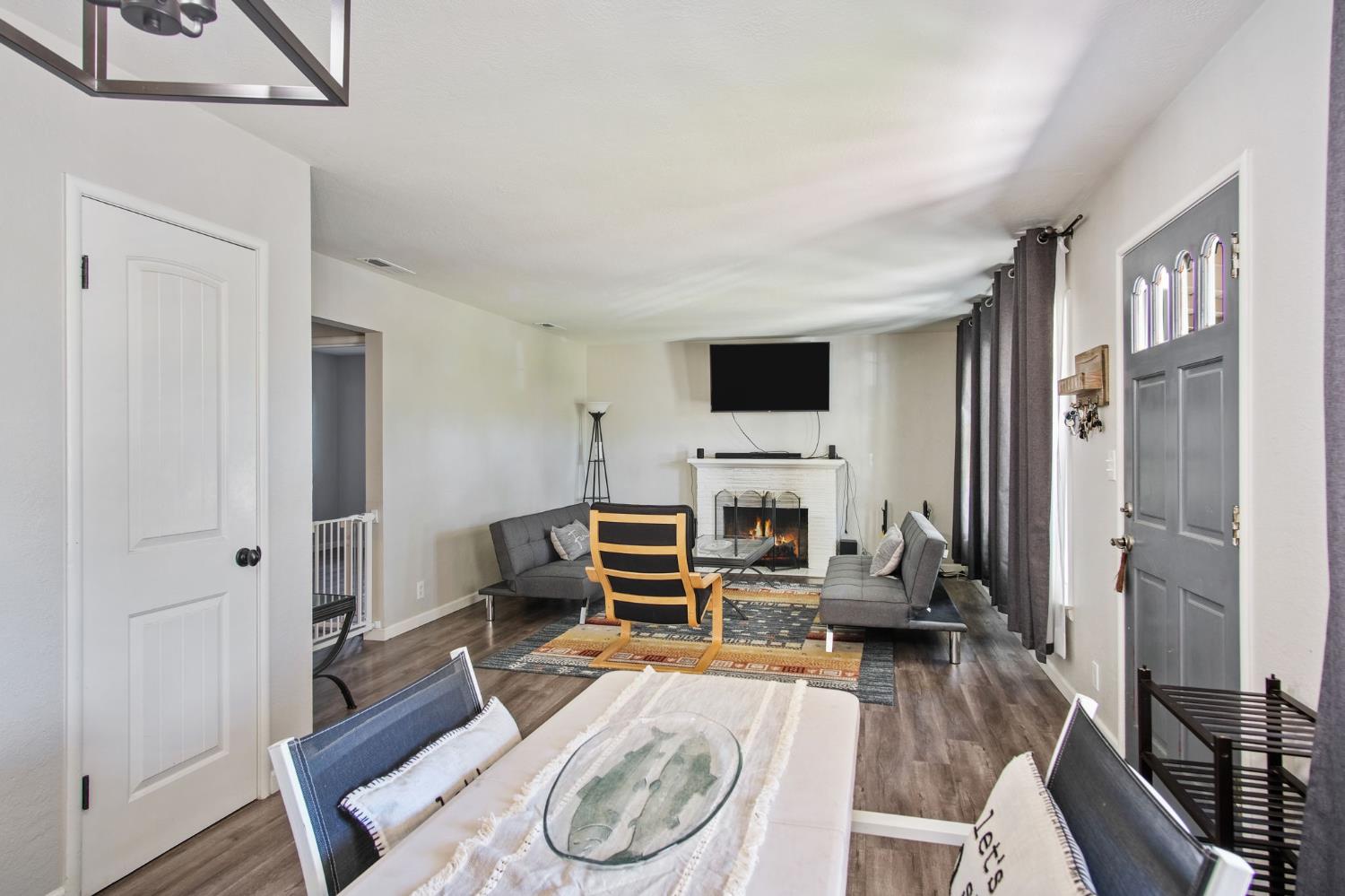 1725 Bronson Ave, Modesto, CA 95350