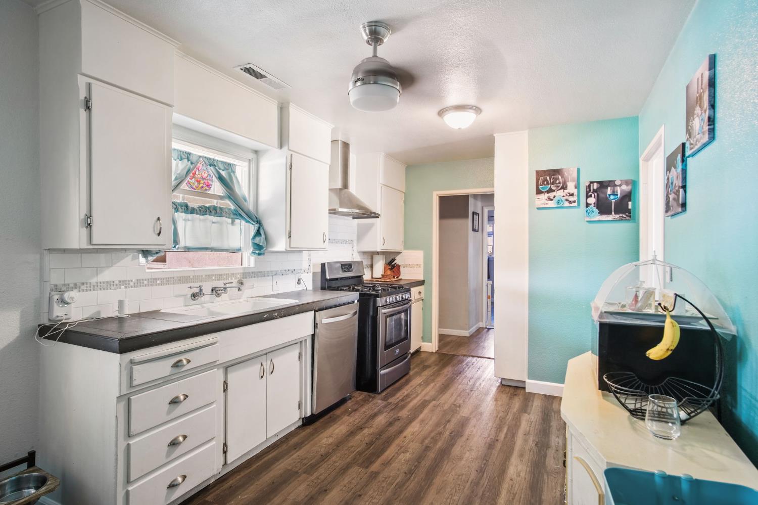 1725 Bronson Ave, Modesto, CA 95350