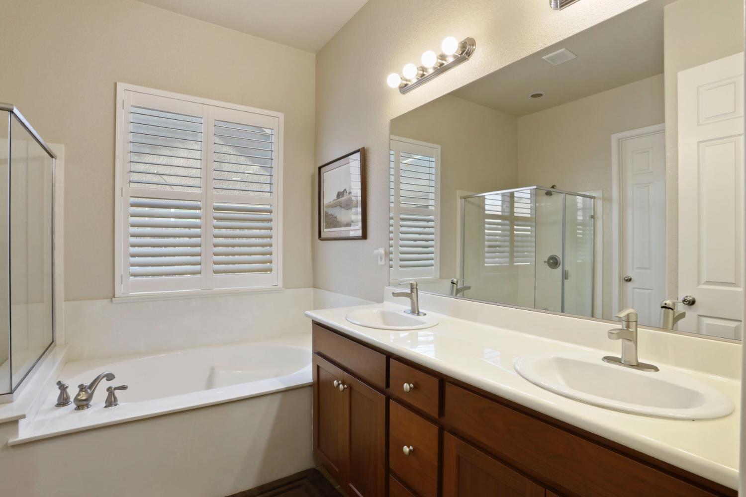 2558 Edgebrook Ln, Manteca, CA 95336