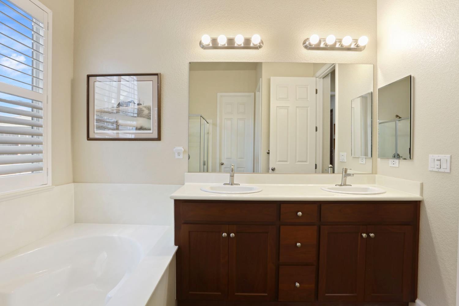 2558 Edgebrook Ln, Manteca, CA 95336