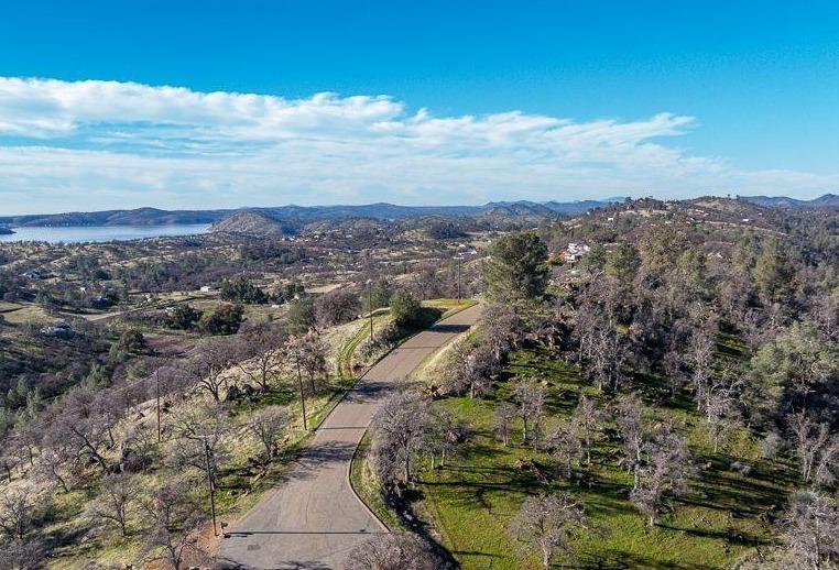 10090 Arbolada Dr, La Grange, CA 95329