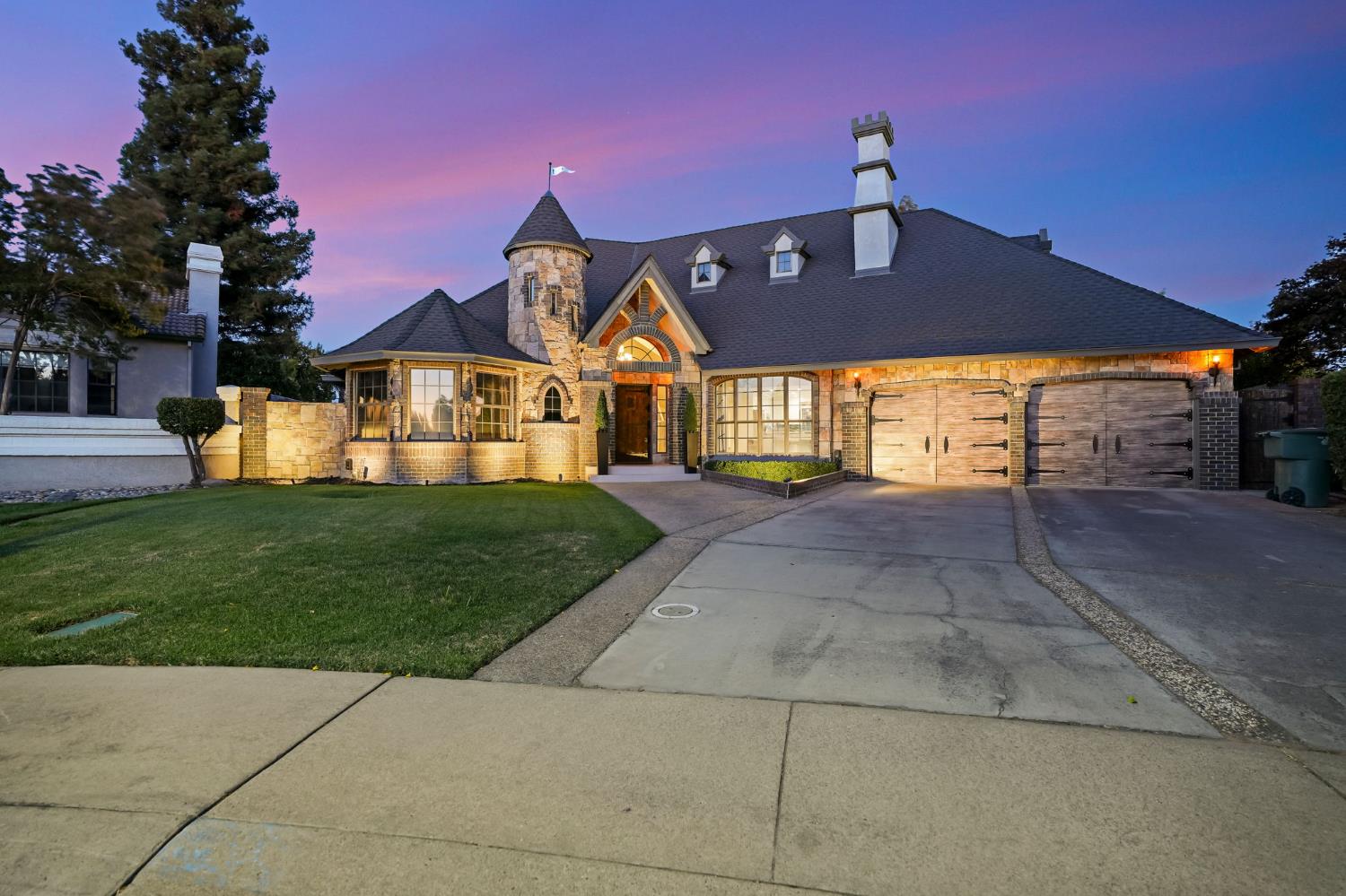 2200 Arnhem Pl, Modesto, CA 95356