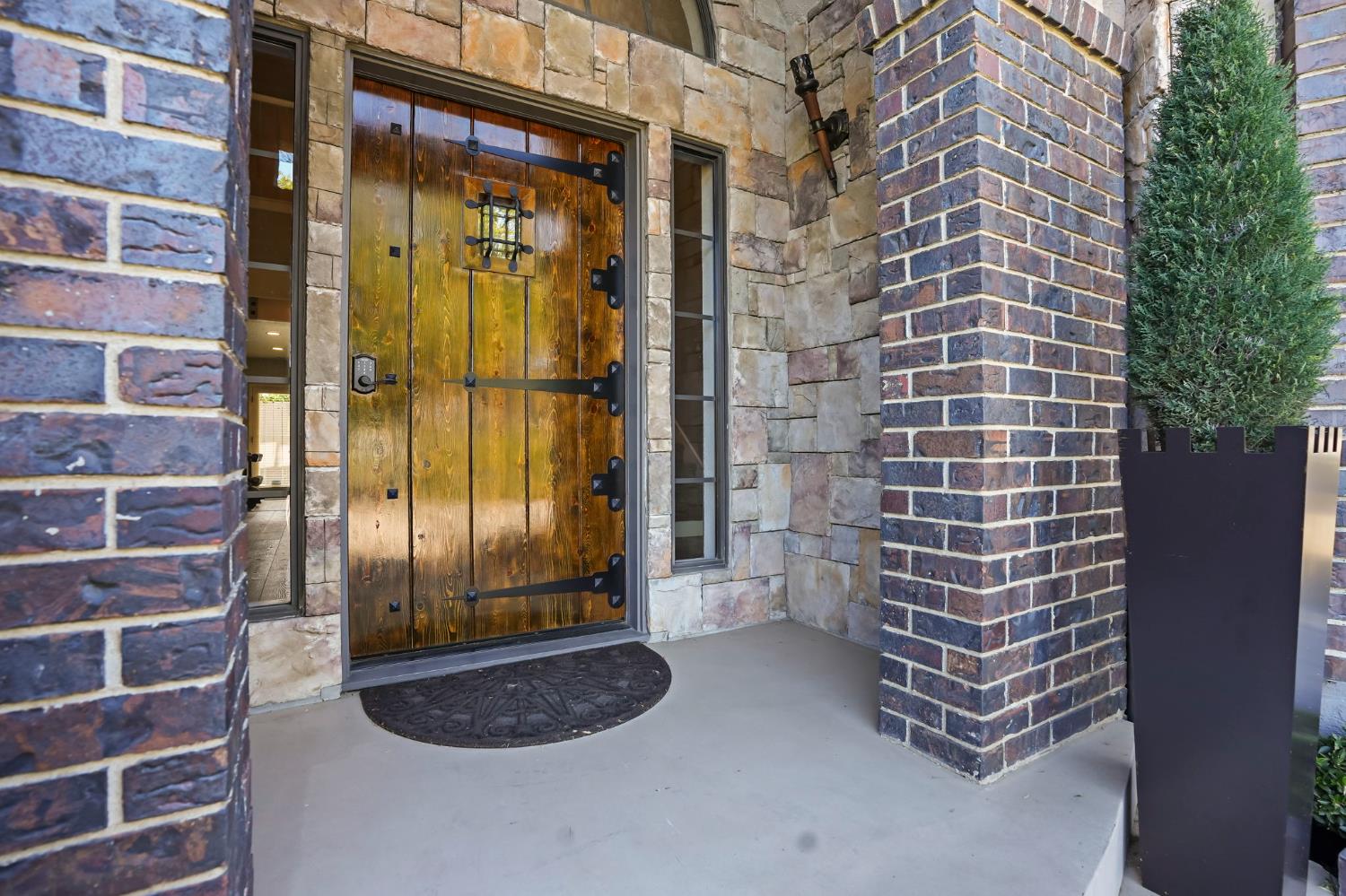 2200 Arnhem Pl, Modesto, CA 95356