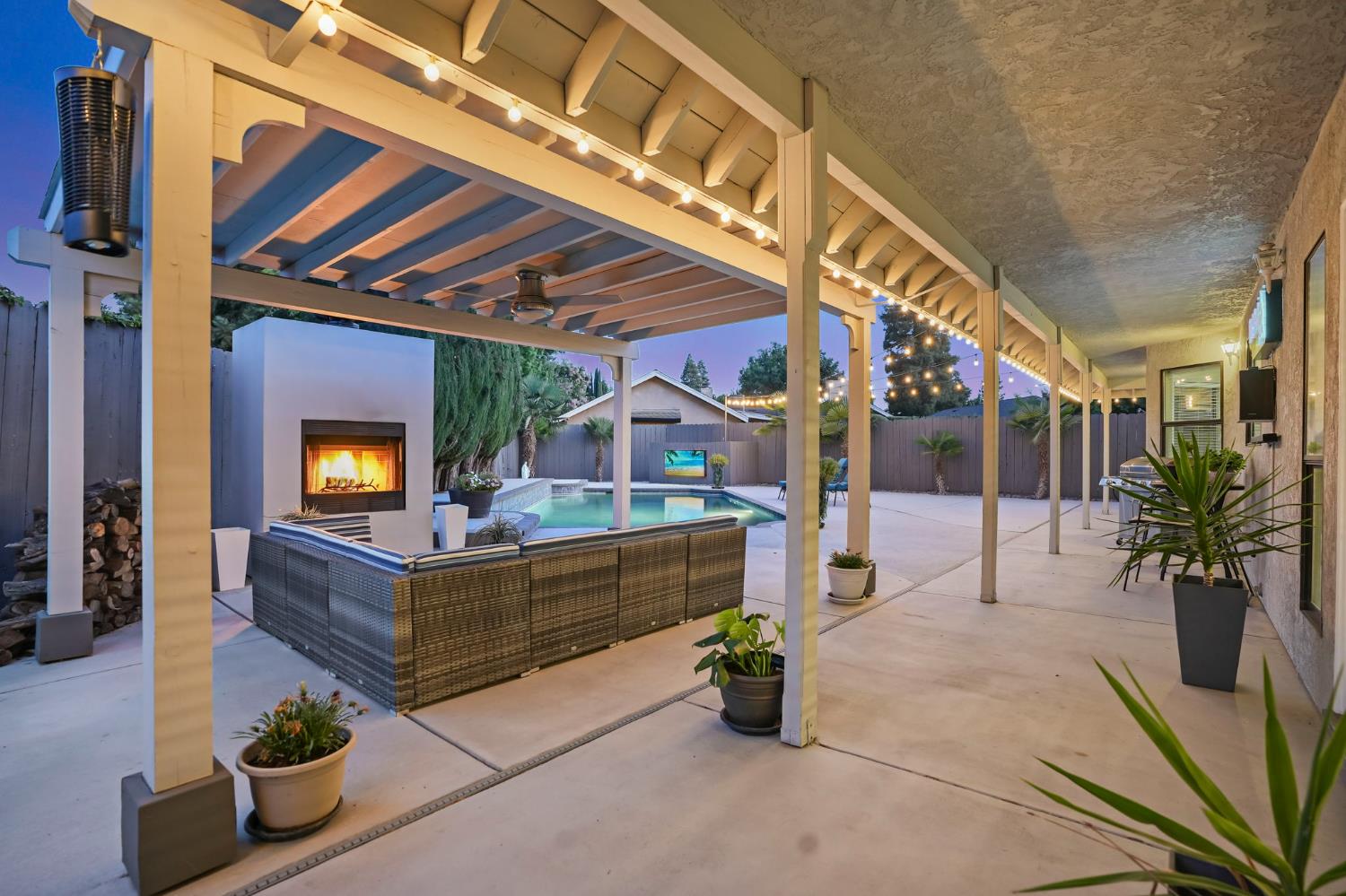 2200 Arnhem Pl, Modesto, CA 95356