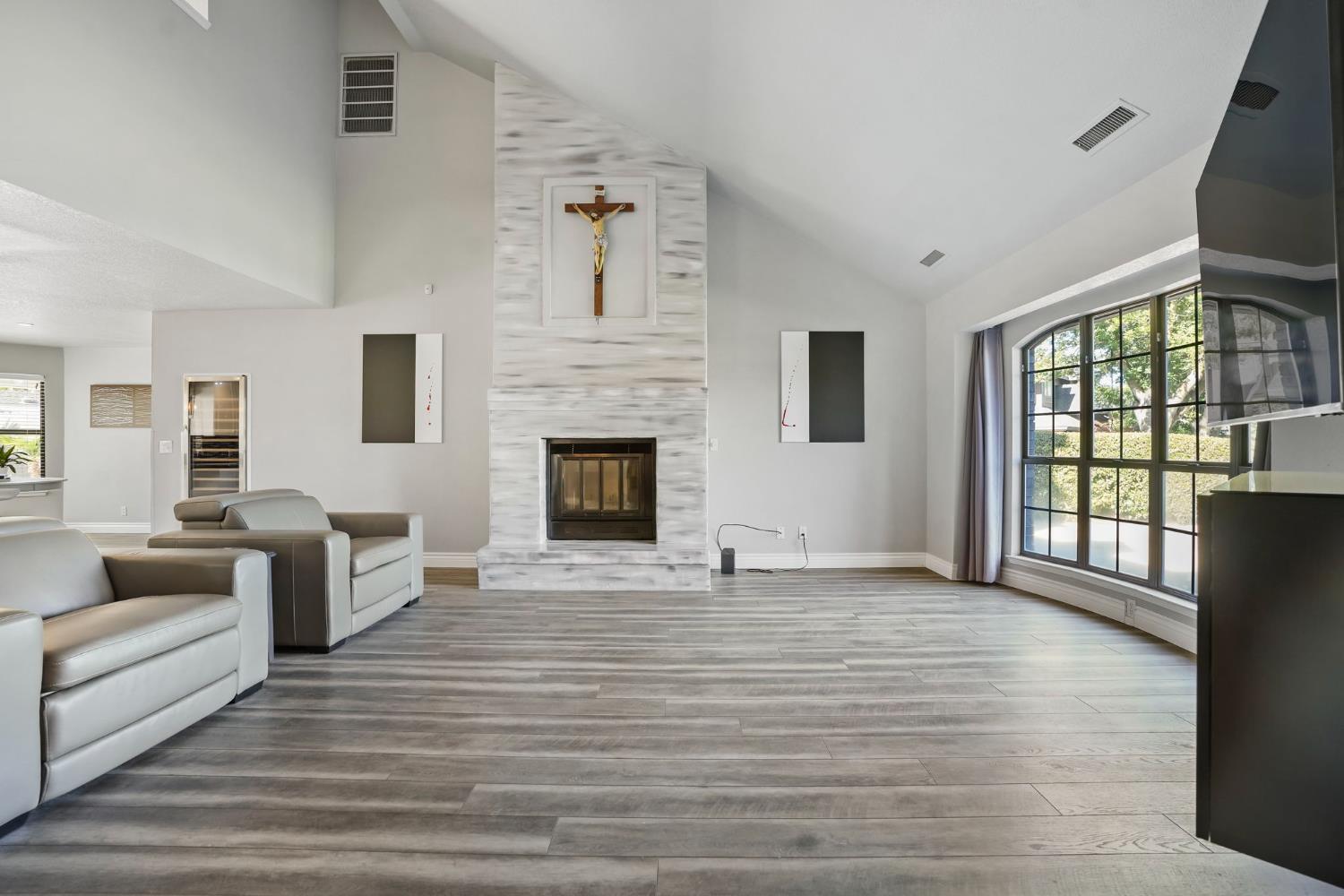 2200 Arnhem Pl, Modesto, CA 95356