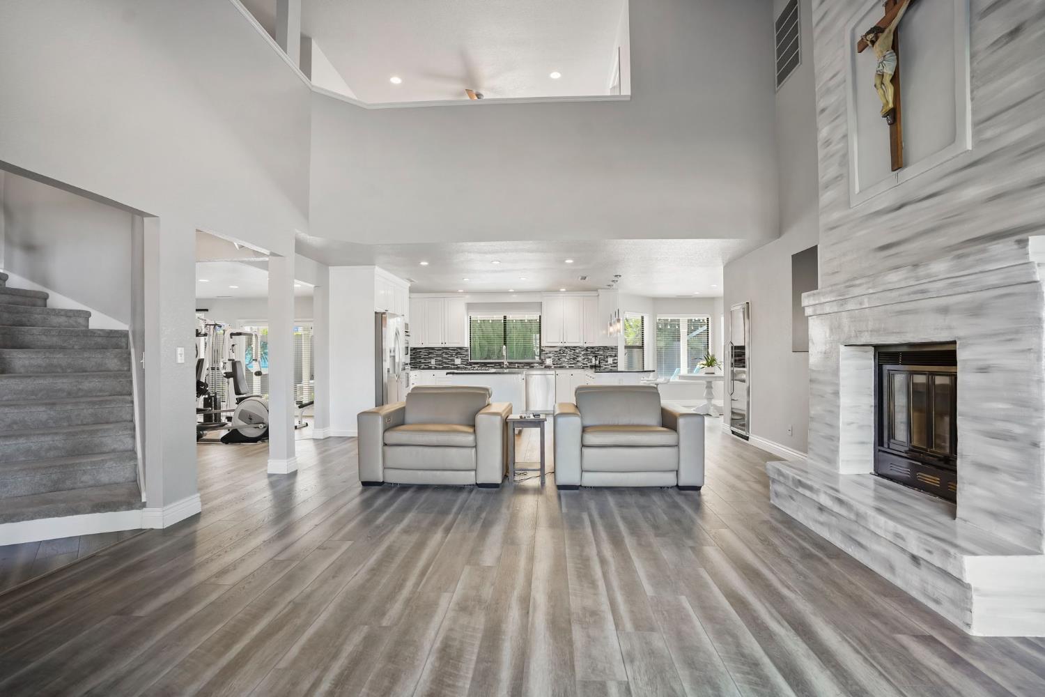 2200 Arnhem Pl, Modesto, CA 95356