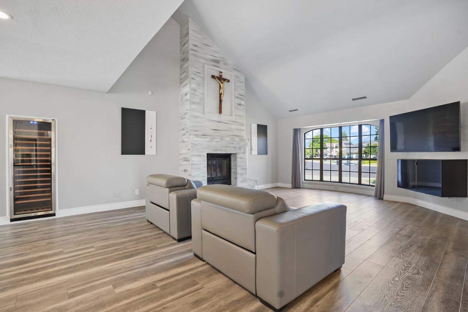 2200 Arnhem Pl, Modesto, CA 95356