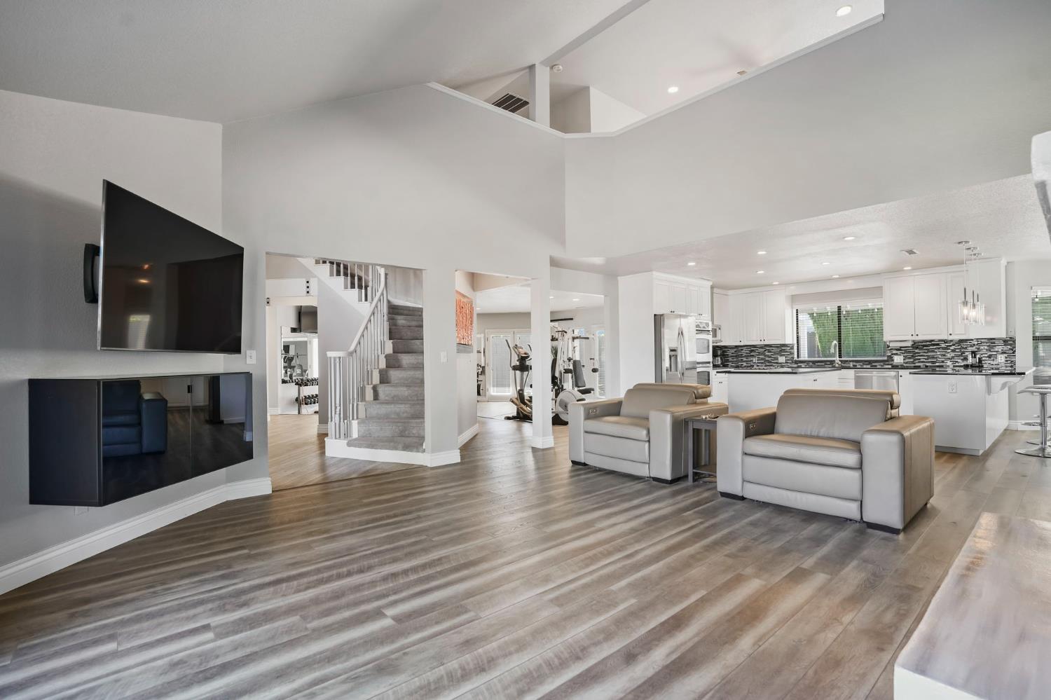 2200 Arnhem Pl, Modesto, CA 95356