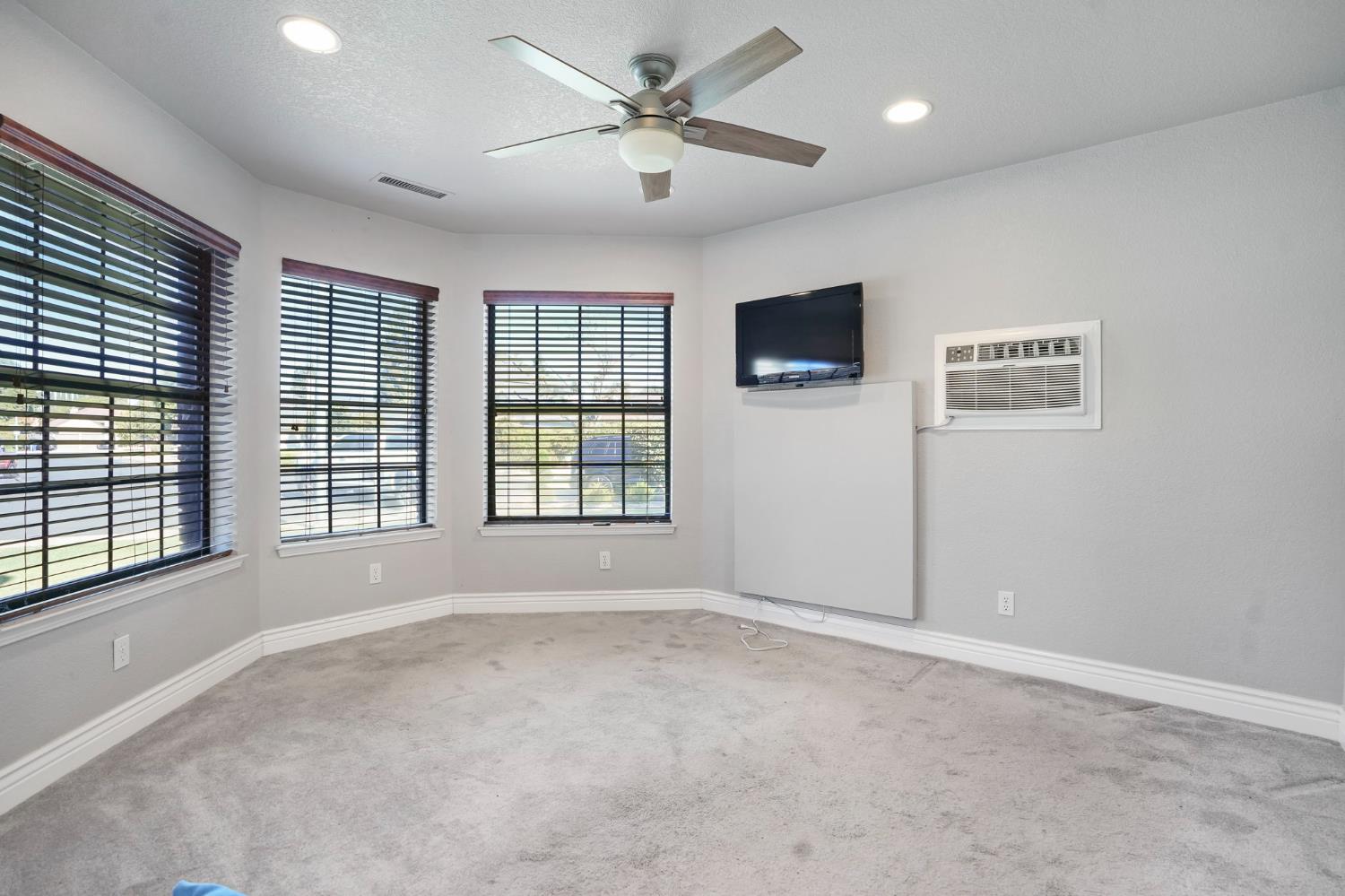 2200 Arnhem Pl, Modesto, CA 95356