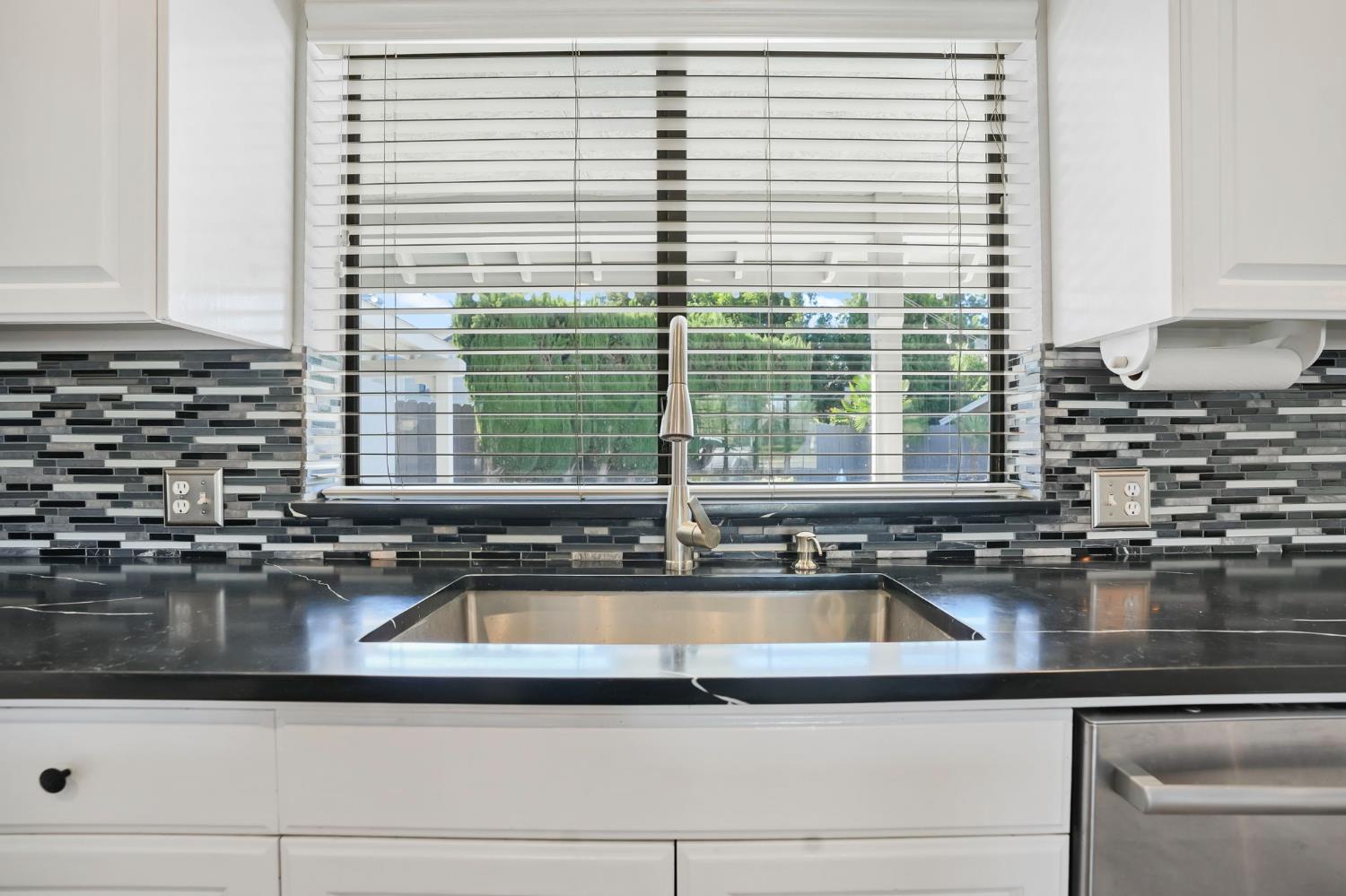 2200 Arnhem Pl, Modesto, CA 95356