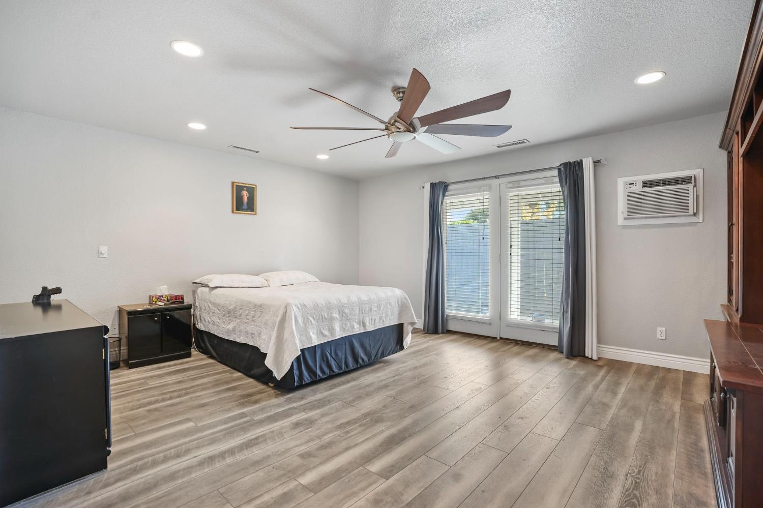 2200 Arnhem Pl, Modesto, CA 95356