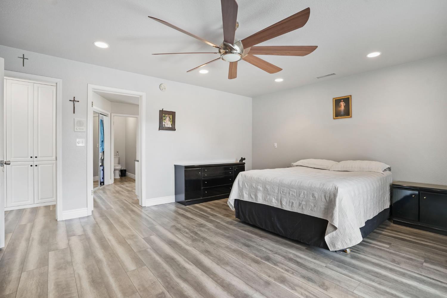 2200 Arnhem Pl, Modesto, CA 95356