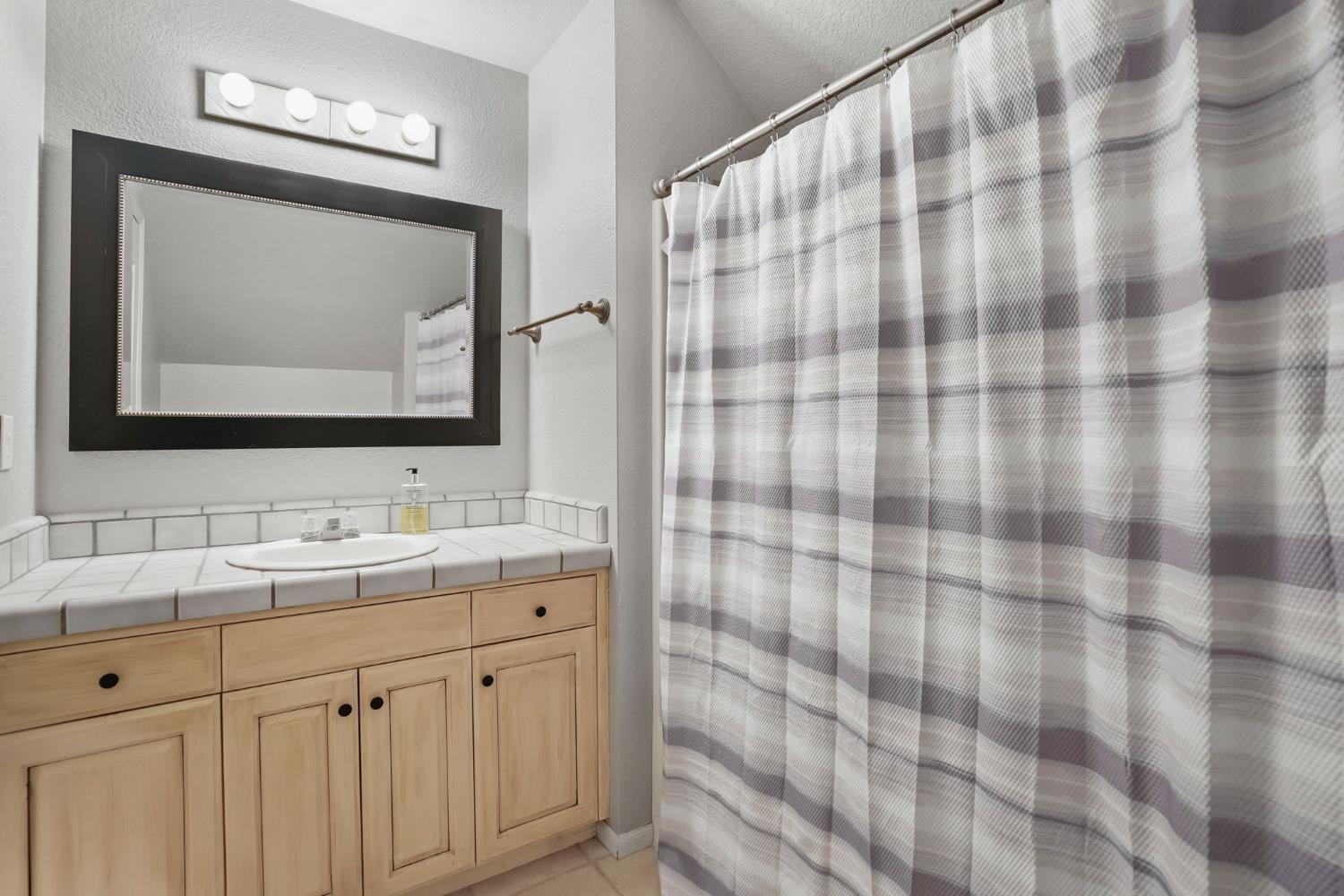 2200 Arnhem Pl, Modesto, CA 95356