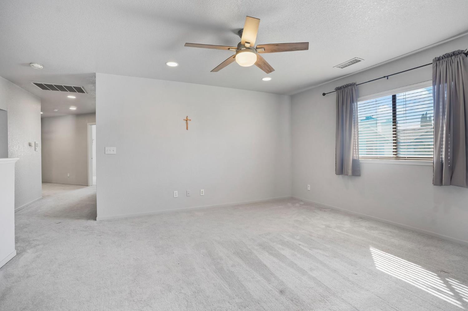 2200 Arnhem Pl, Modesto, CA 95356