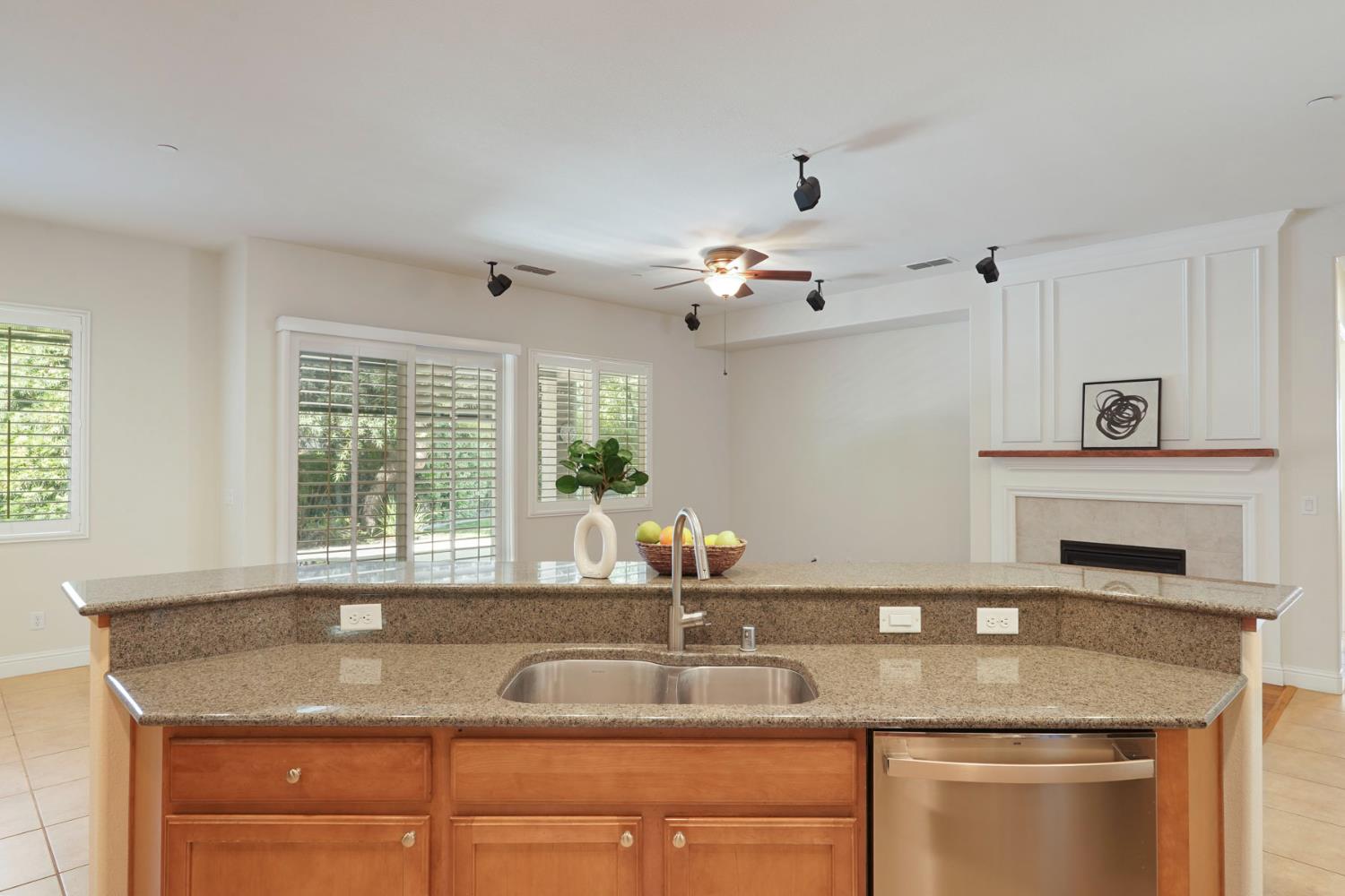 2159 Knollwood Ct, Manteca, CA 95336