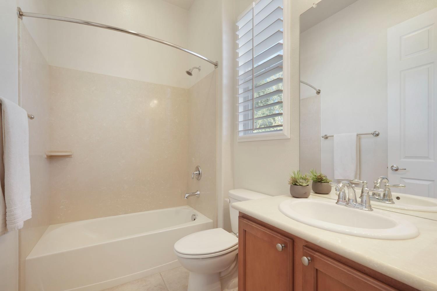 2159 Knollwood Ct, Manteca, CA 95336