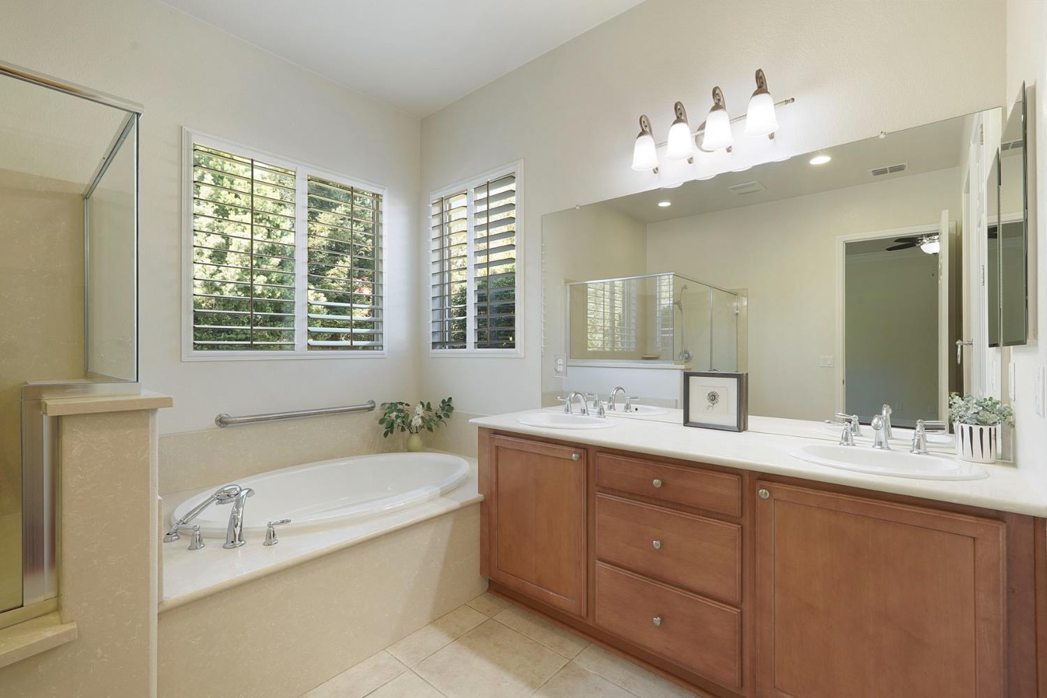 2159 Knollwood Ct, Manteca, CA 95336