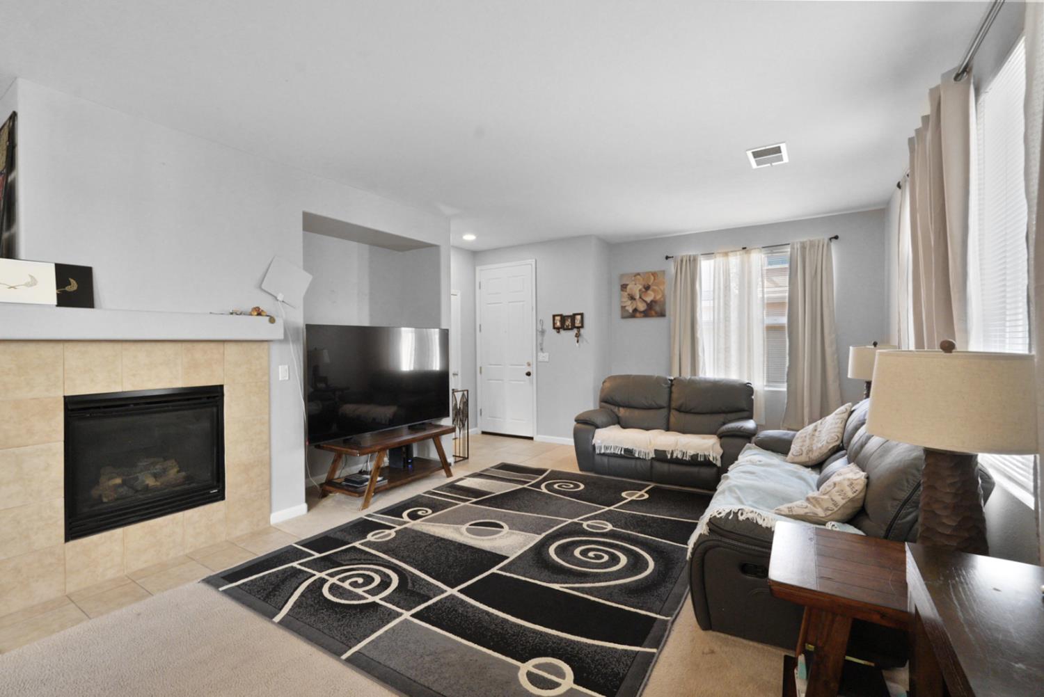 5305 Cottage Cove Dr, Riverbank, CA 95367