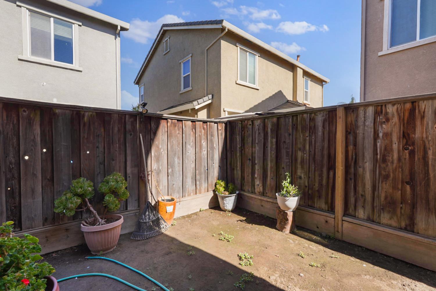 5305 Cottage Cove Dr, Riverbank, CA 95367