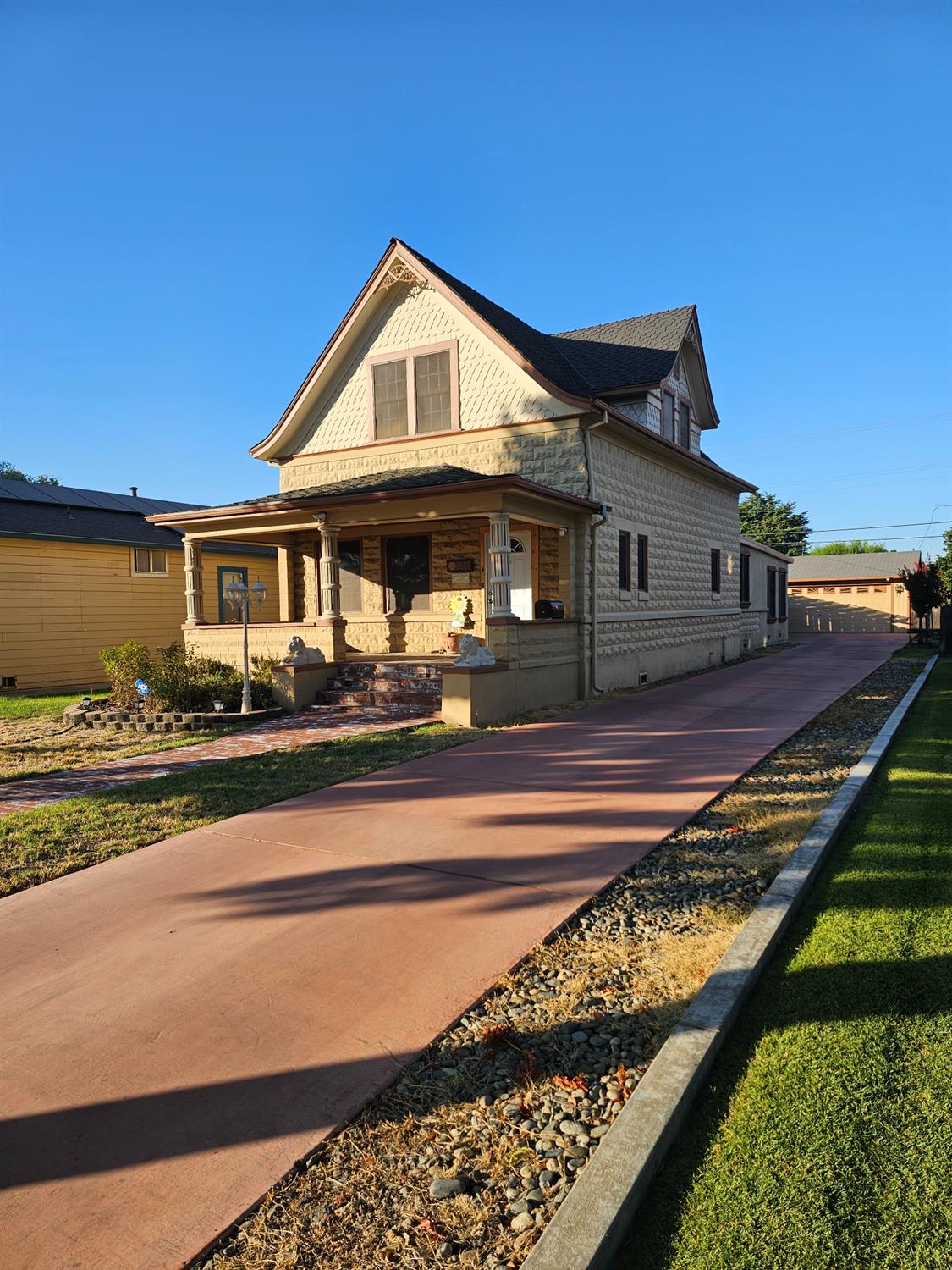 411 J St, Los Banos, CA 93635